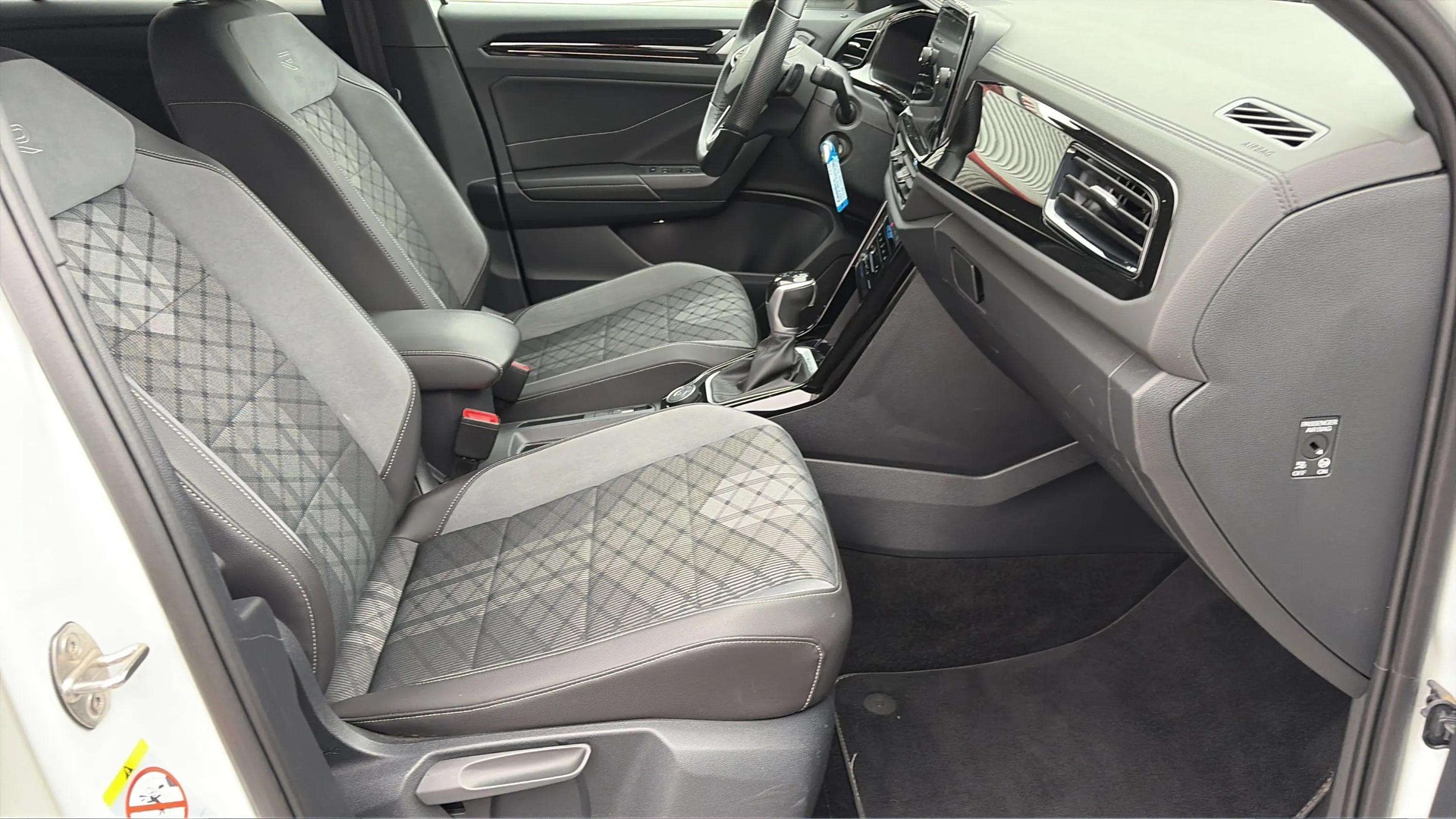 VW T-Roc 2.0 TSI R-Line DSG 4Motion Black Style mit AHK & Rückfahrkamera-image-11