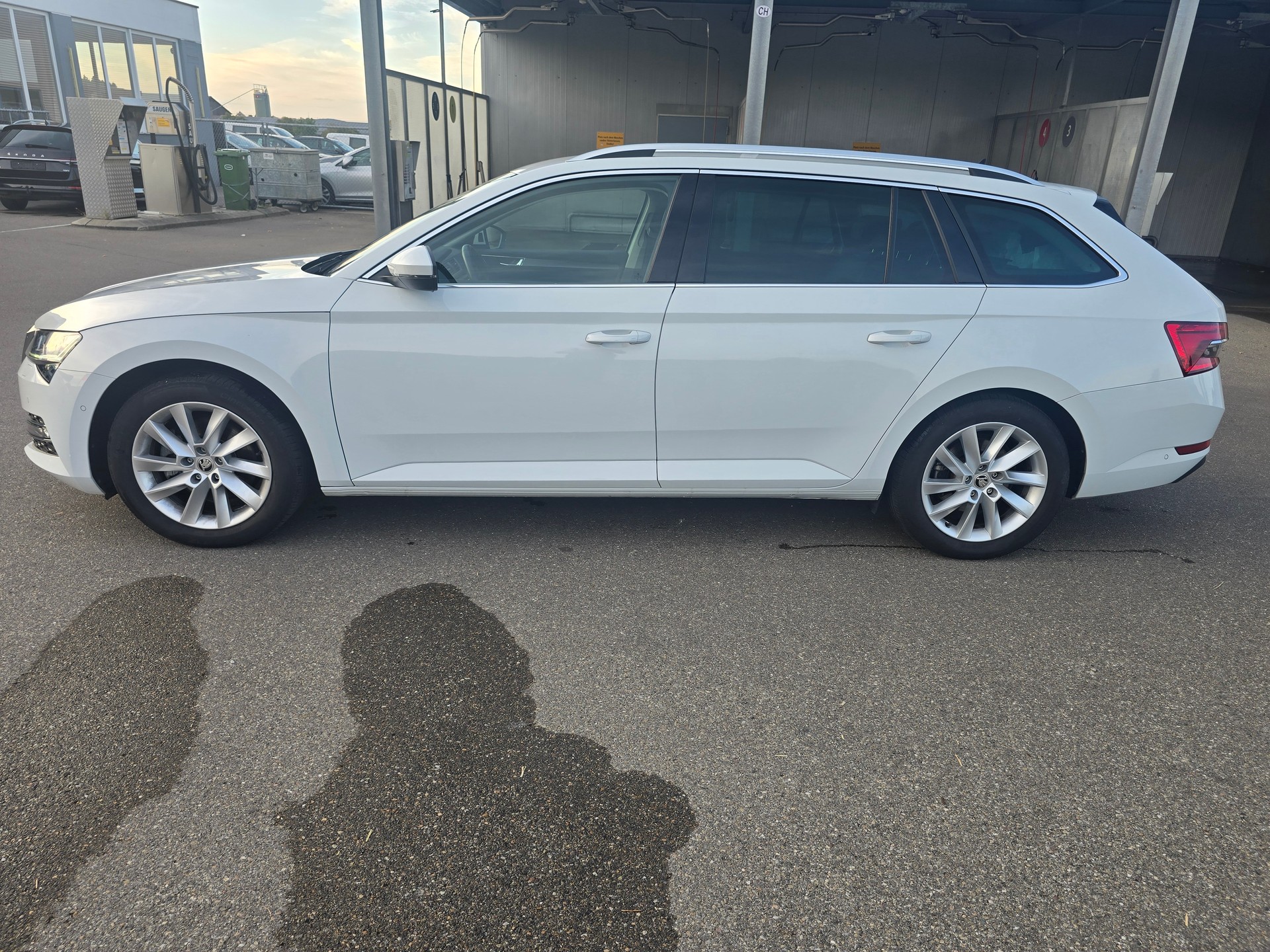SKODA Superb Combi 2.0 TDi Style 4x4 DSG-image-9