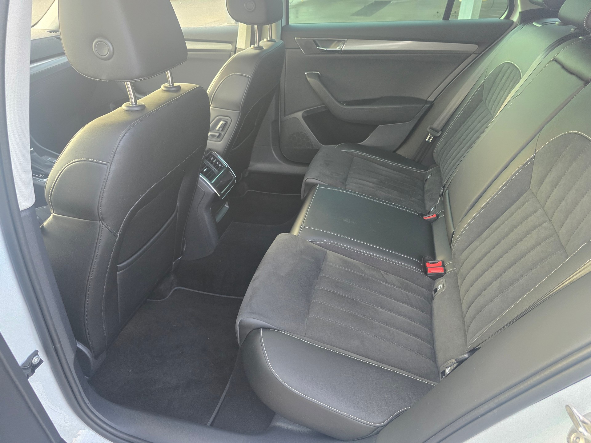 SKODA Superb Combi 2.0 TDi Style 4x4 DSG-image-1