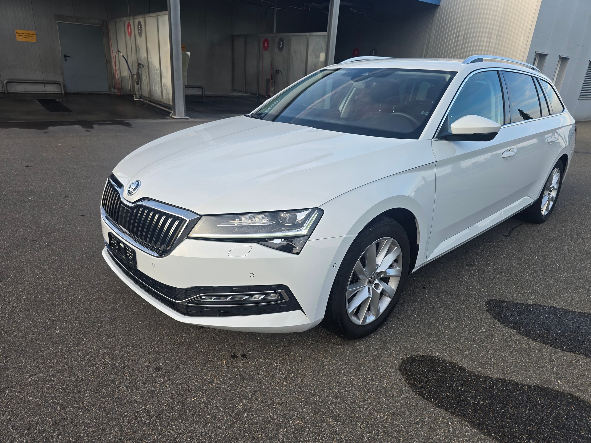 SKODA Superb Combi 2.0 TDi Style 4x4 DSG-image-8