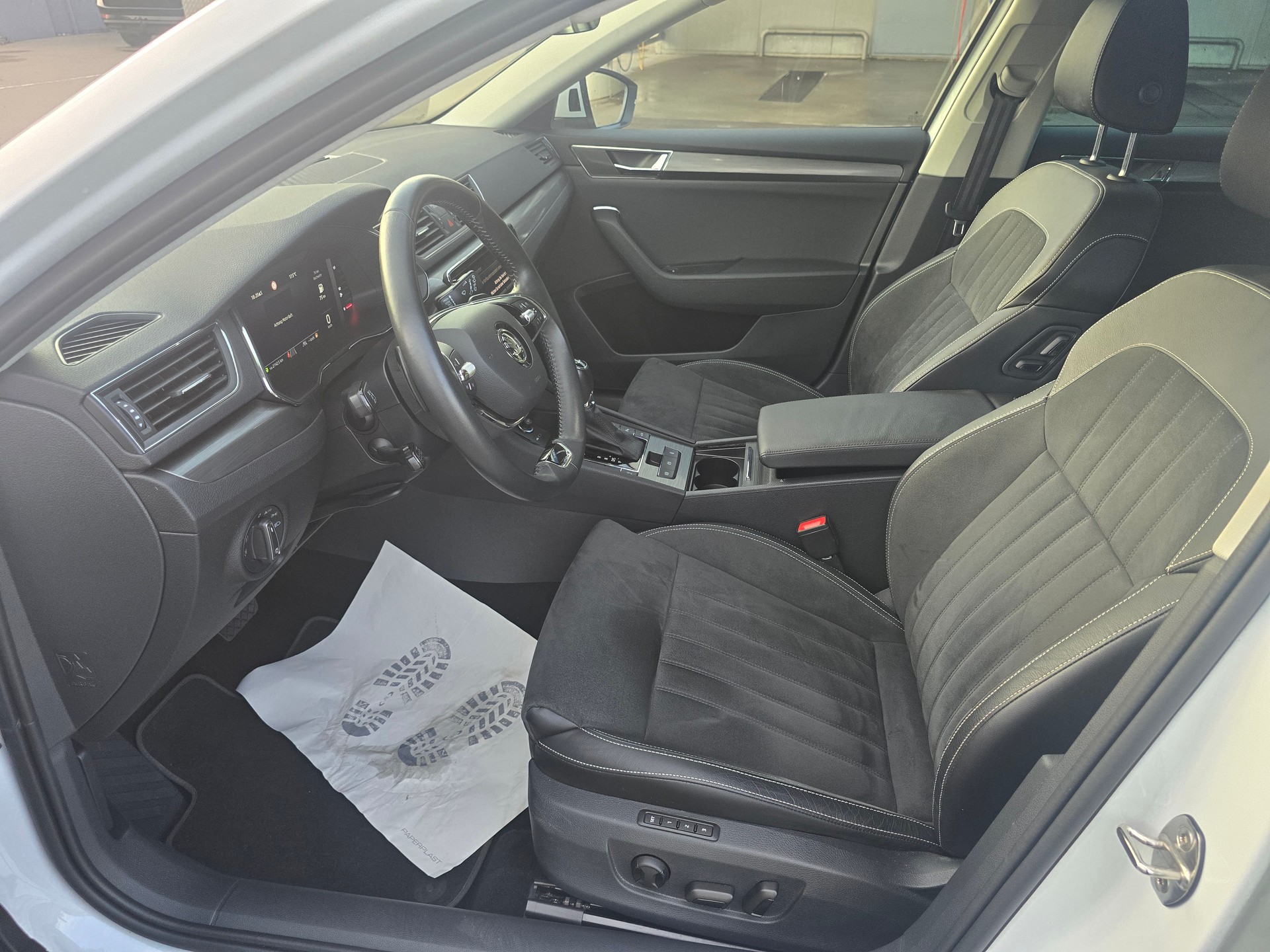 SKODA Superb Combi 2.0 TDi Style 4x4 DSG-image-14