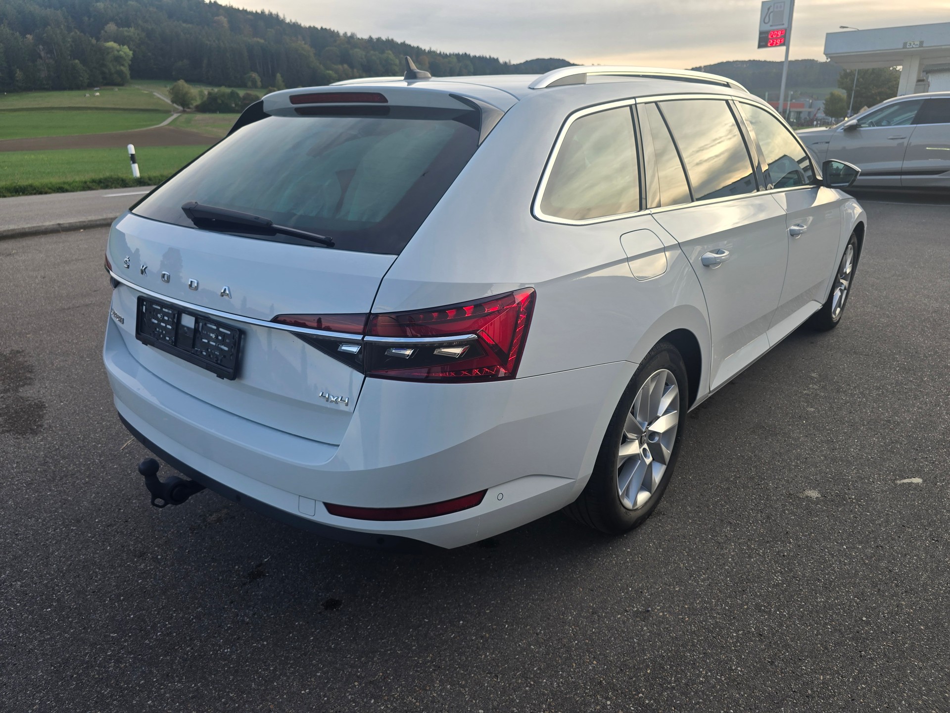 SKODA Superb Combi 2.0 TDi Style 4x4 DSG-image-11