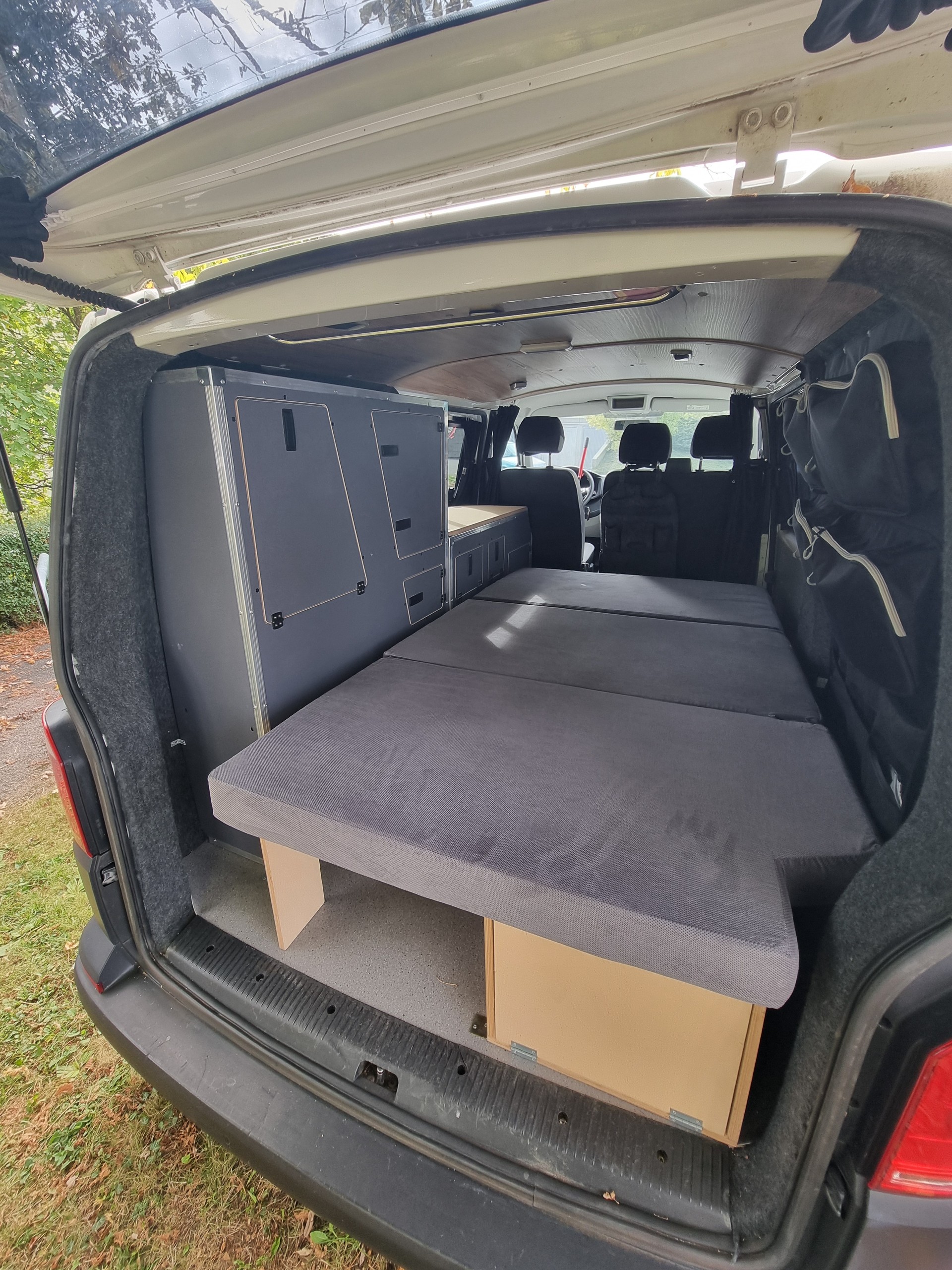 VW T6 Transporter TDI-image-4