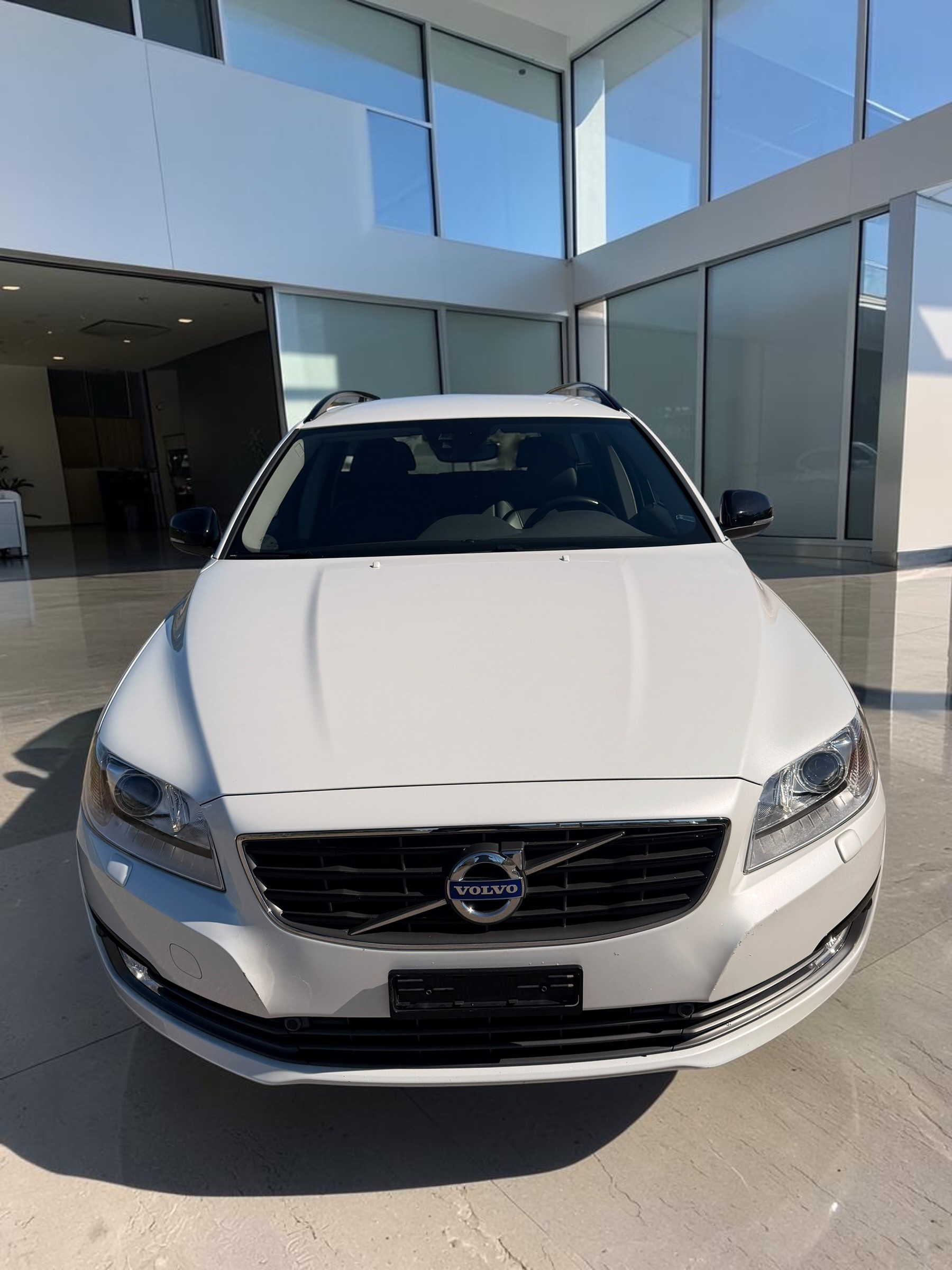 VOLVO V70 D4 AWD Momentum Dynamic Edition Geartronic-image-1