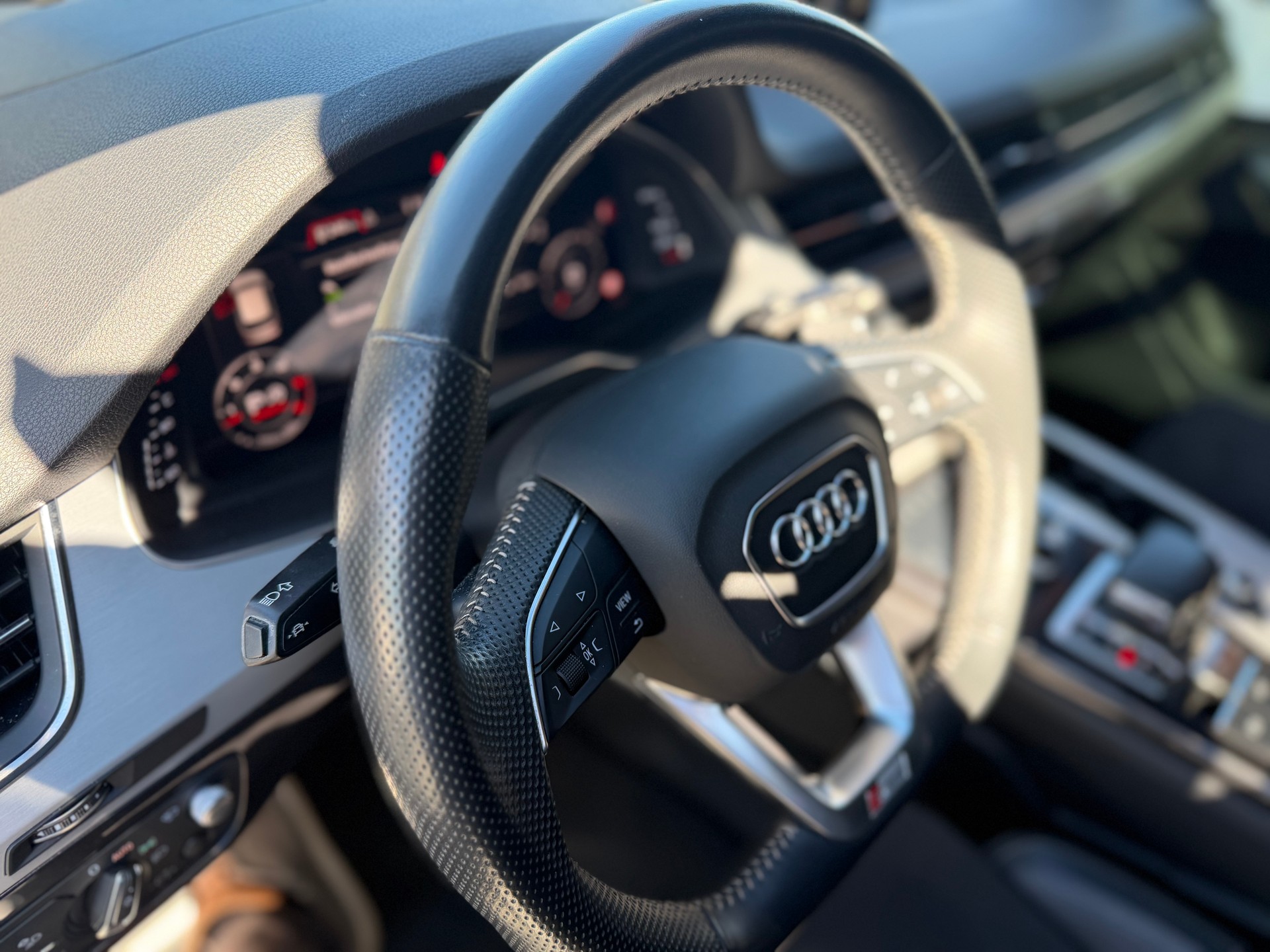 AUDI Q7 50 TDI quattro tiptronic-image-16