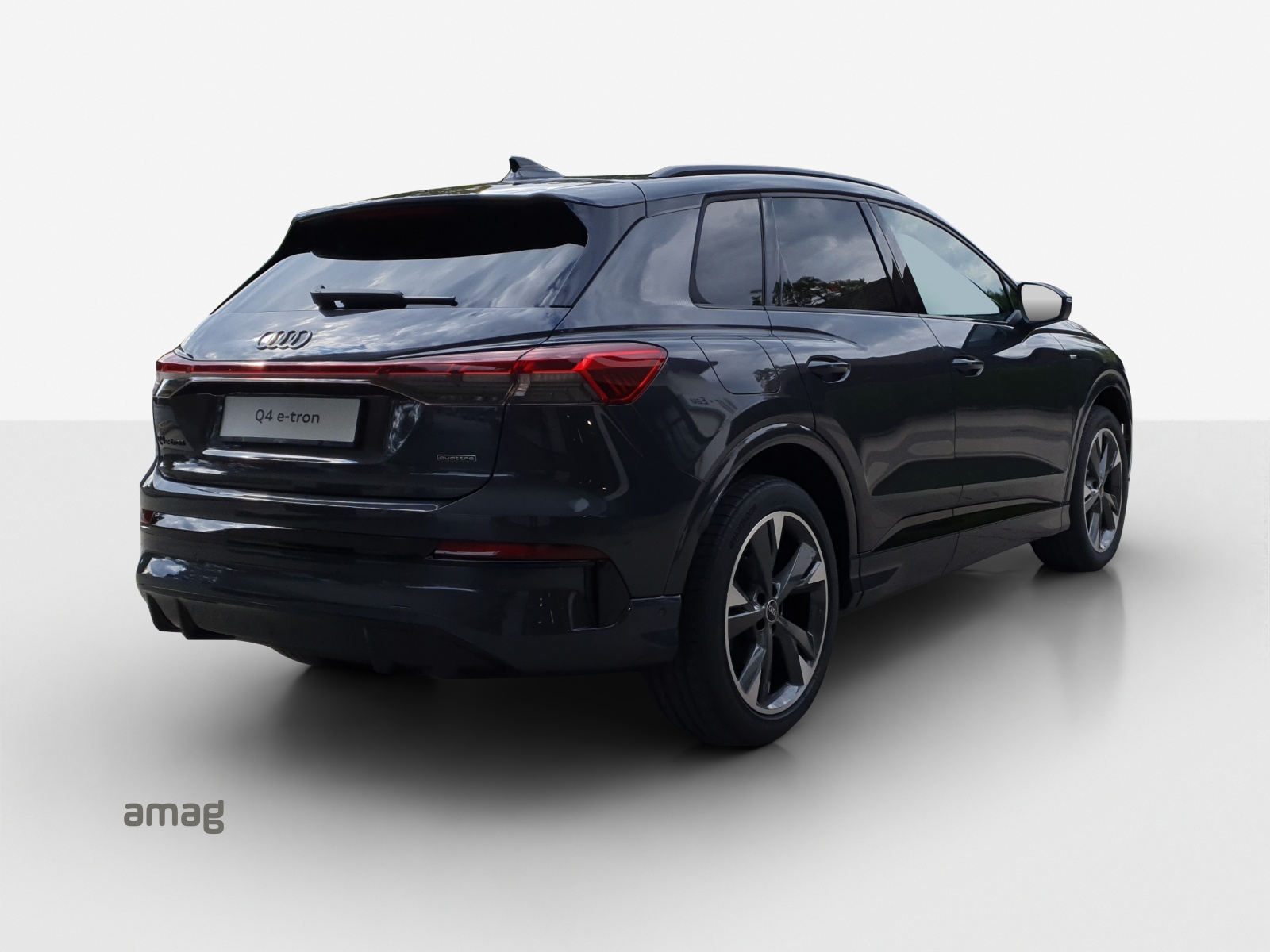 AUDI Q4 e-tron SUV quattro performance Swiss Ski-image-4