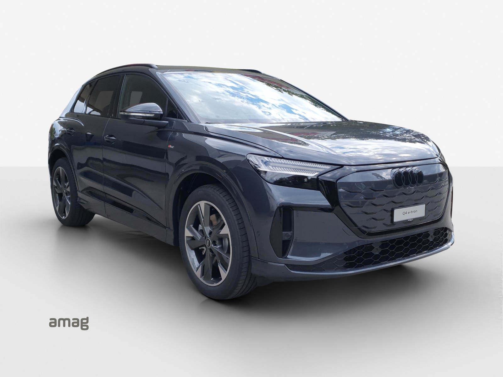AUDI Q4 e-tron SUV quattro performance Swiss Ski-image-5
