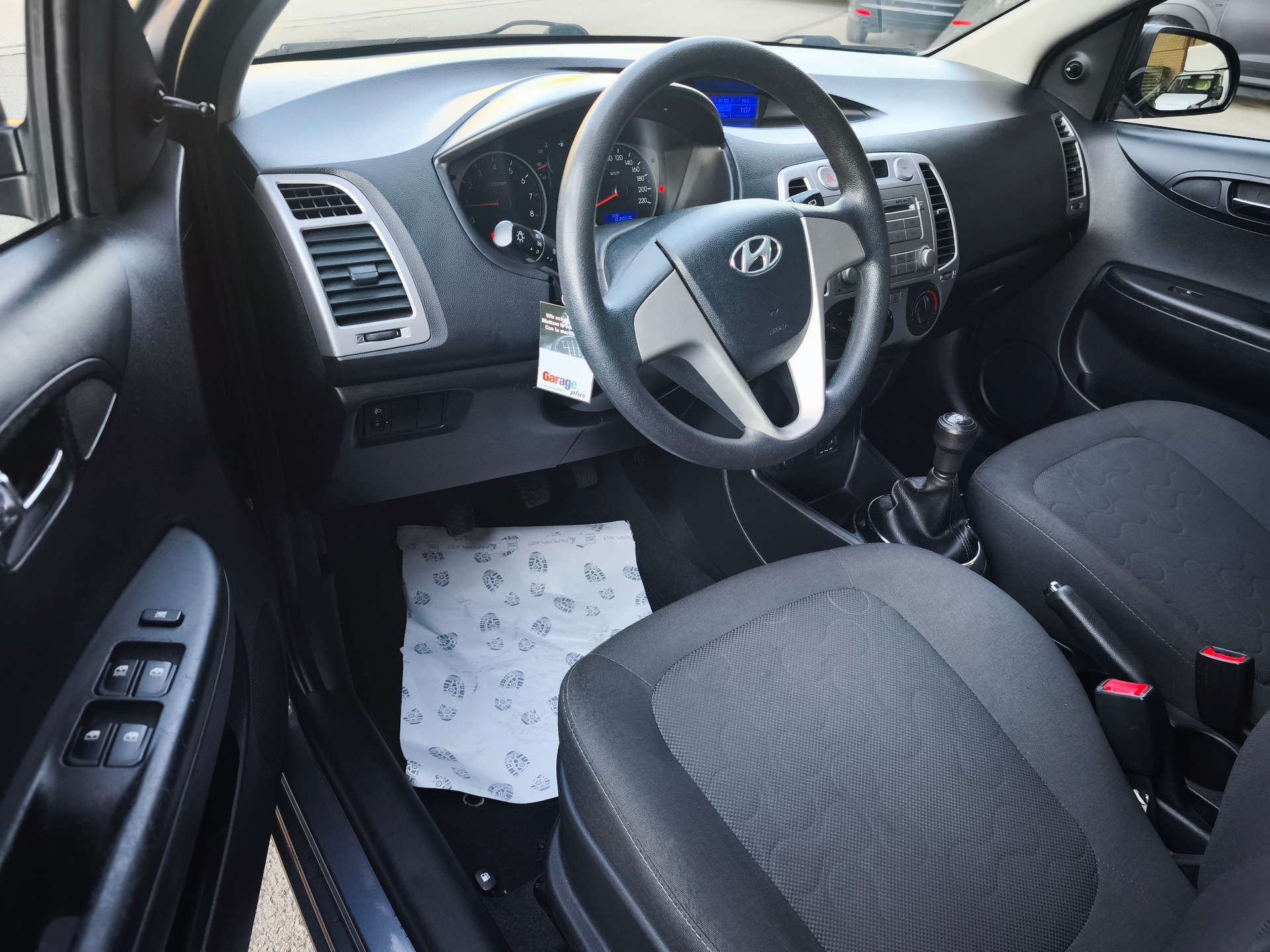 HYUNDAI i20 1.2 Comfort-image-9