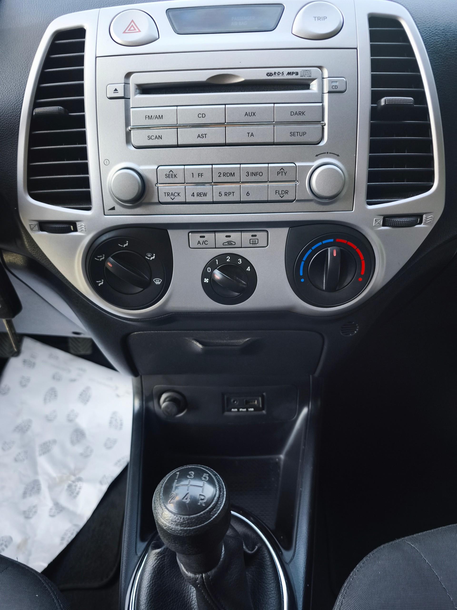 HYUNDAI i20 1.2 Comfort-image-11