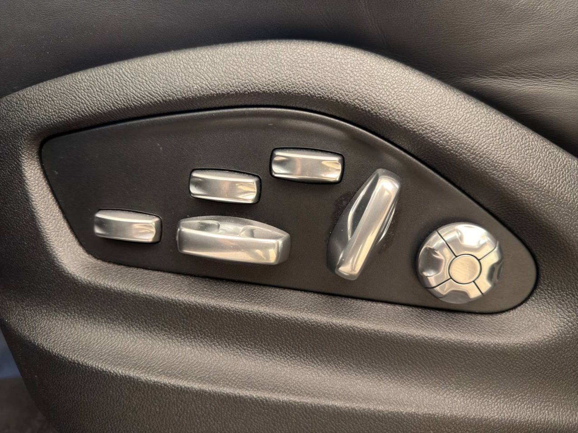 PORSCHE Cayenne E-Hybrid Coupé-image-23