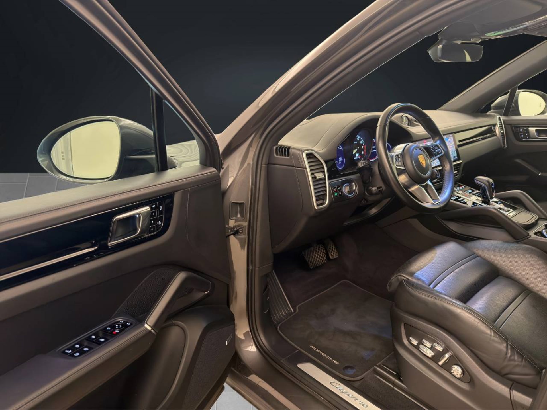 PORSCHE Cayenne E-Hybrid Coupé-image-3