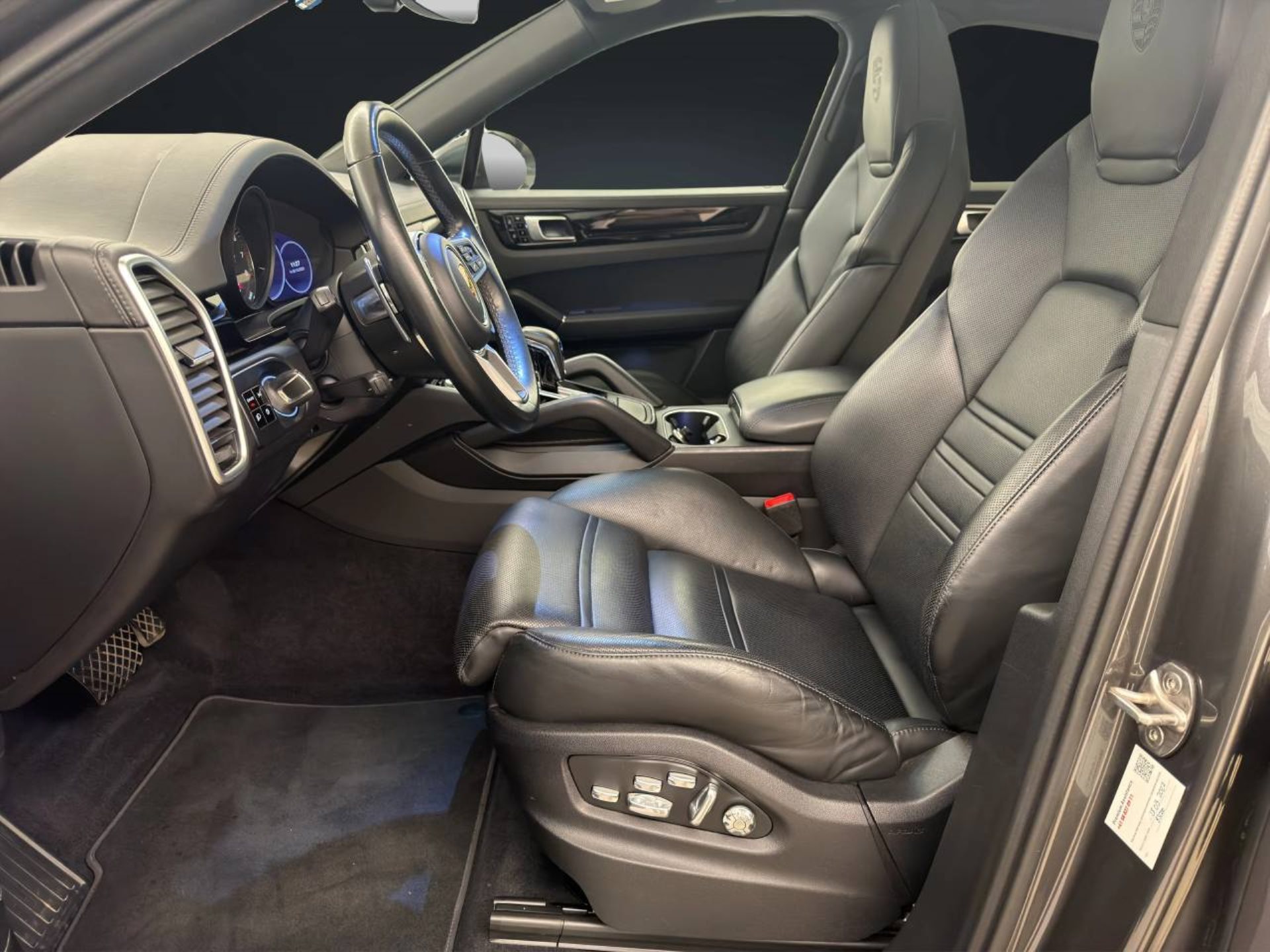 PORSCHE Cayenne E-Hybrid Coupé-image-4