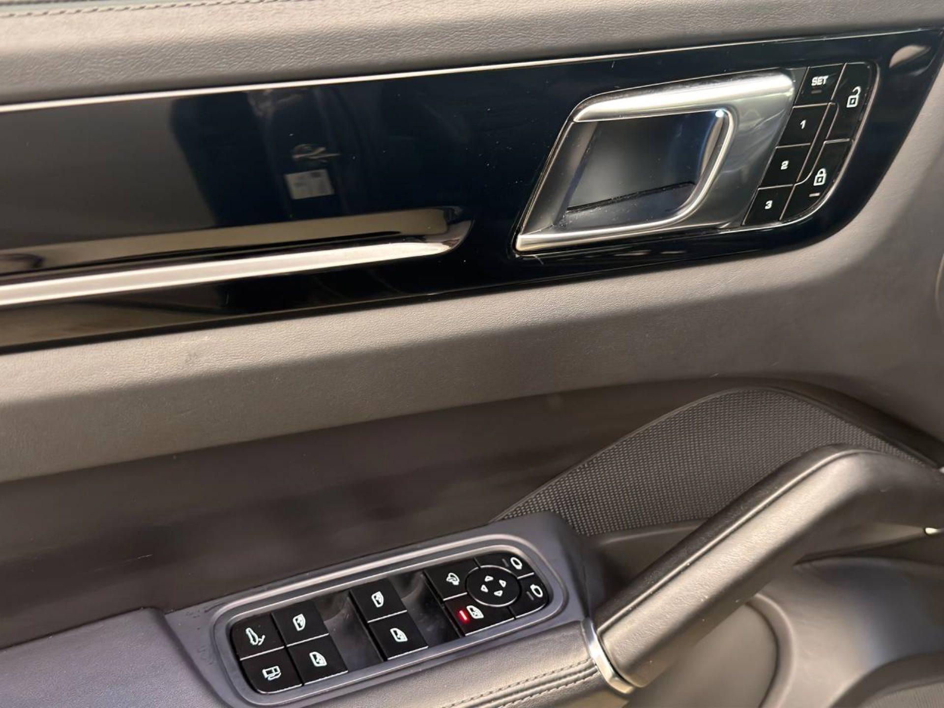 PORSCHE Cayenne E-Hybrid Coupé-image-19