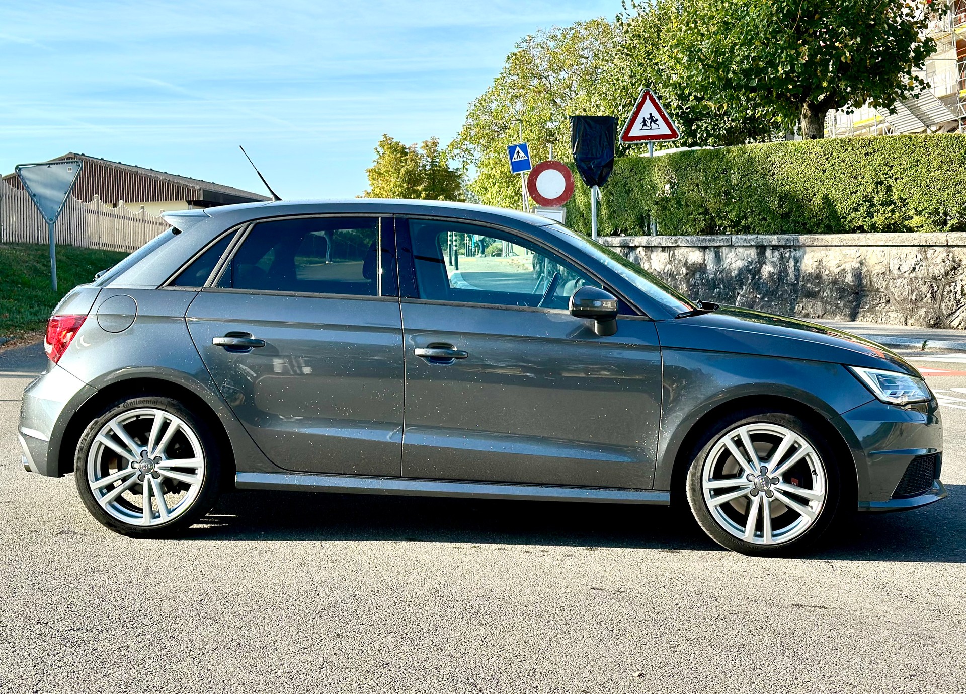 AUDI S1 Sportback 2.0 TFSI quattro-image-6