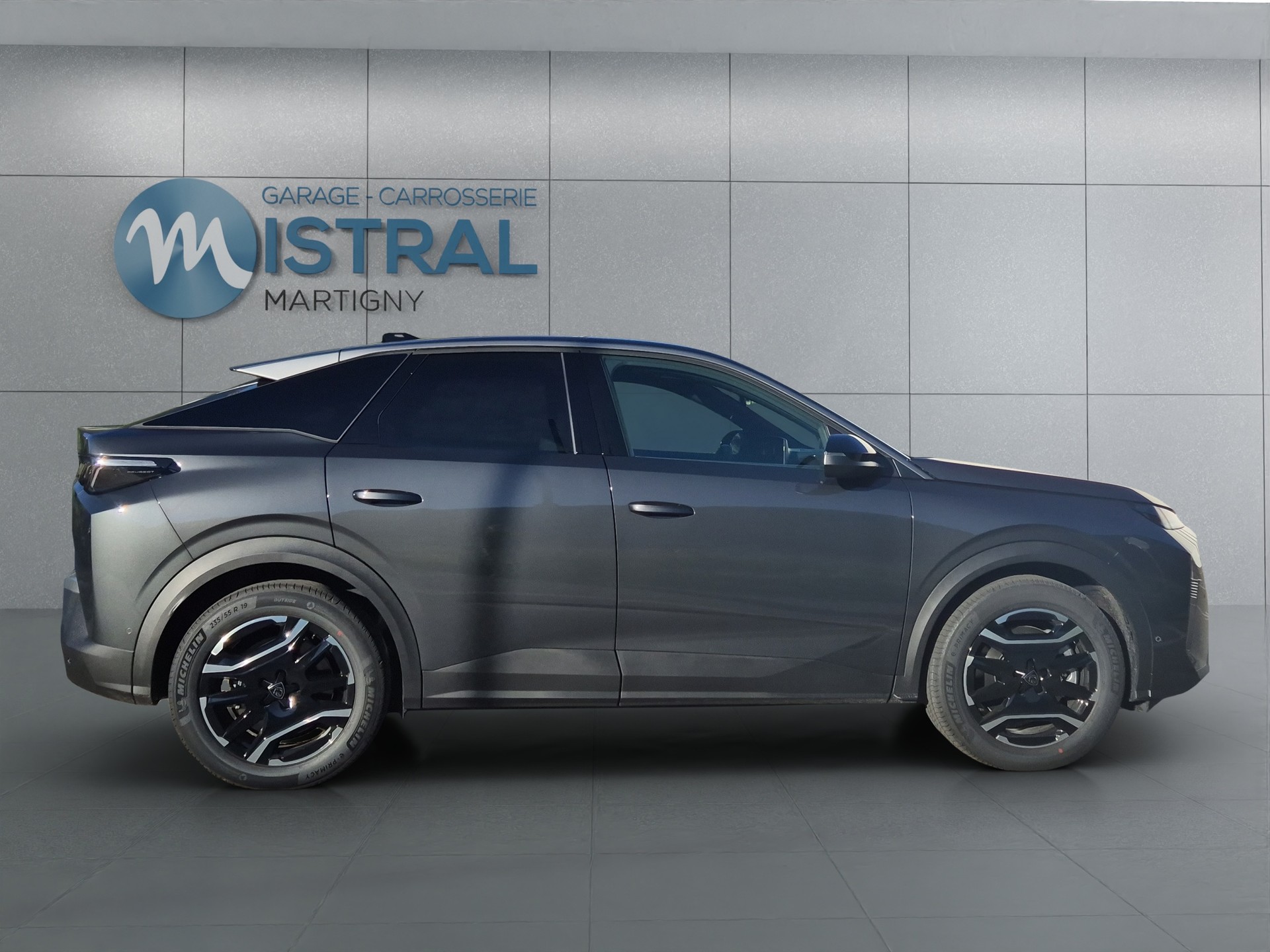 PEUGEOT 3008 e-Allure Premium AWD-image-5