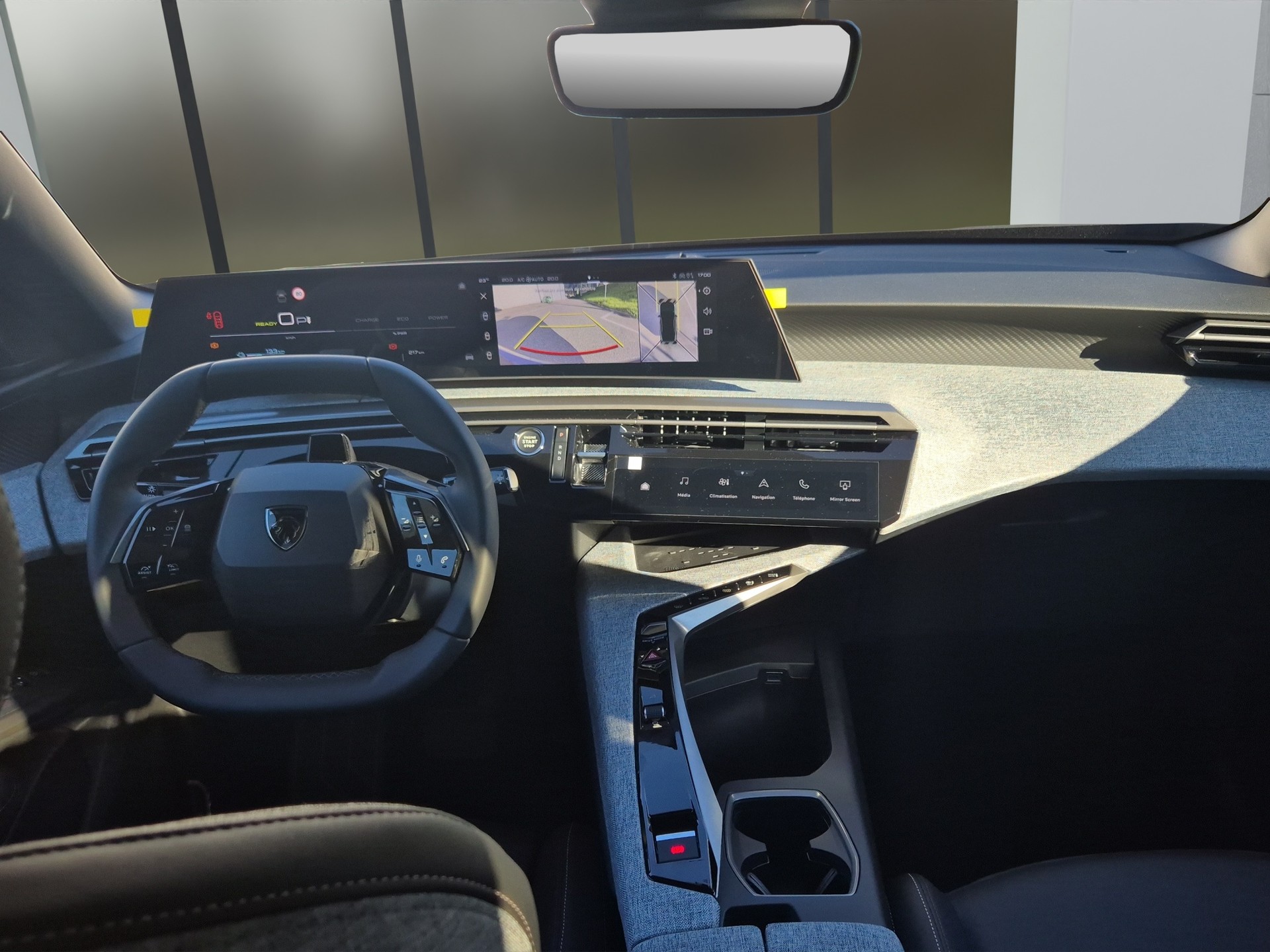 PEUGEOT 3008 e-Allure Premium AWD-image-10