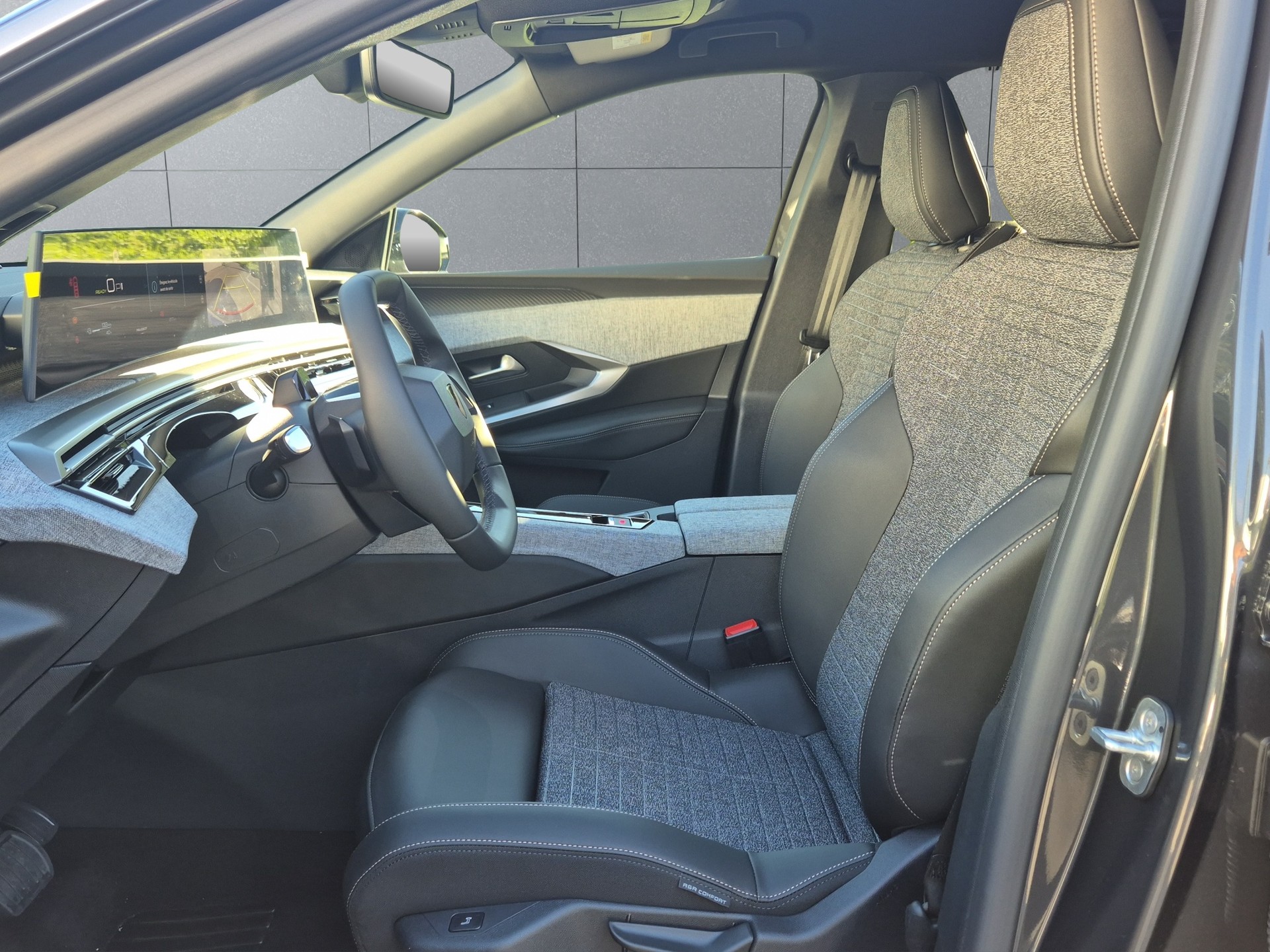 PEUGEOT 3008 e-Allure Premium AWD-image-7
