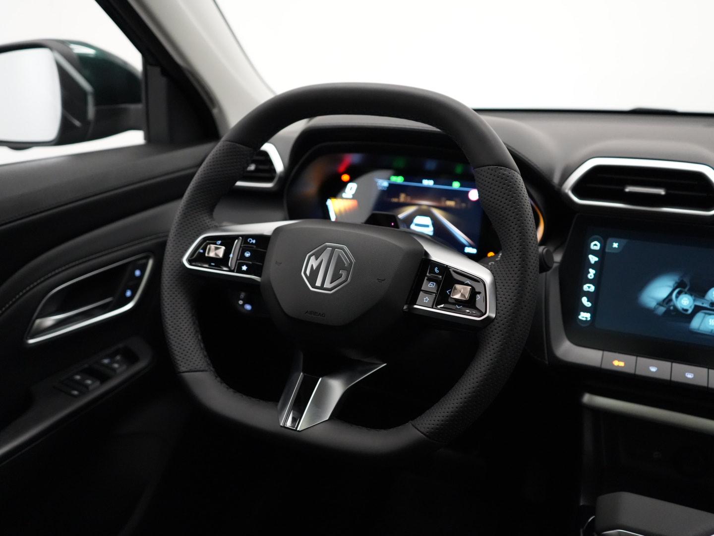 MG ZS 1.5 Hybrid+ Luxury-image-17
