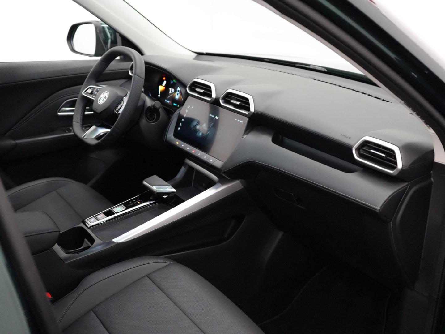 MG ZS 1.5 Hybrid+ Luxury-image-13