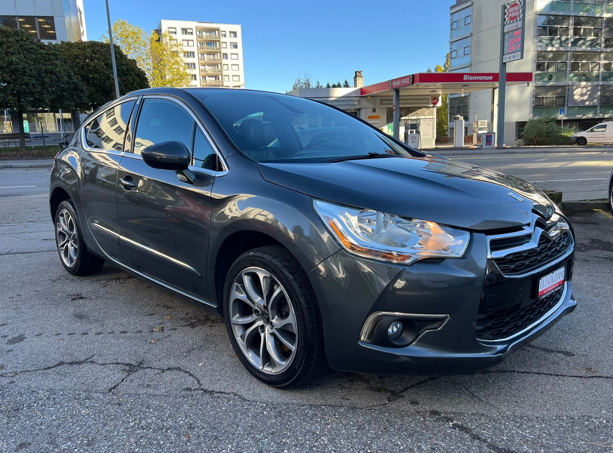 Car photo