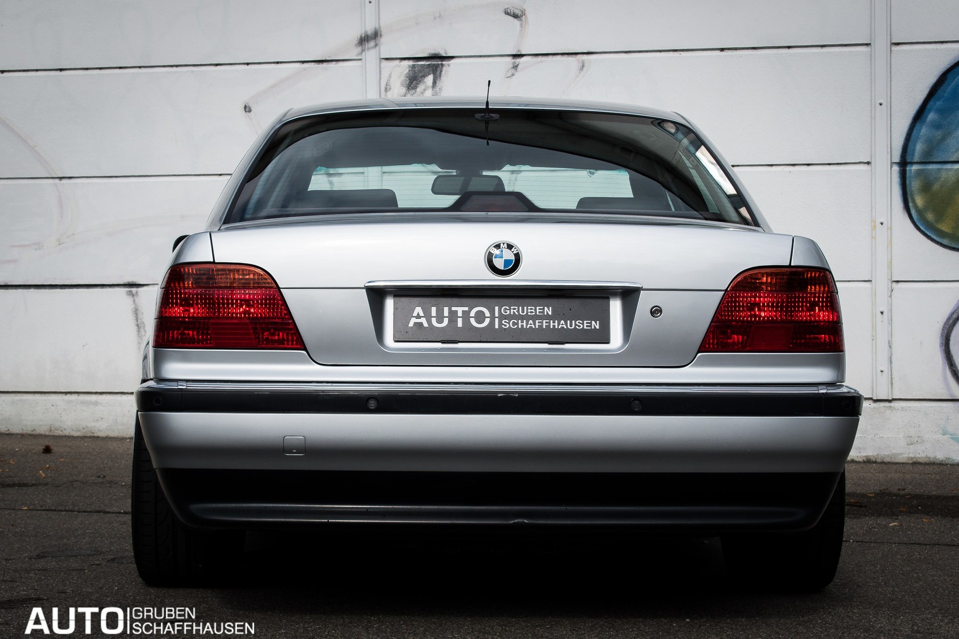 BMW 740i-image-13