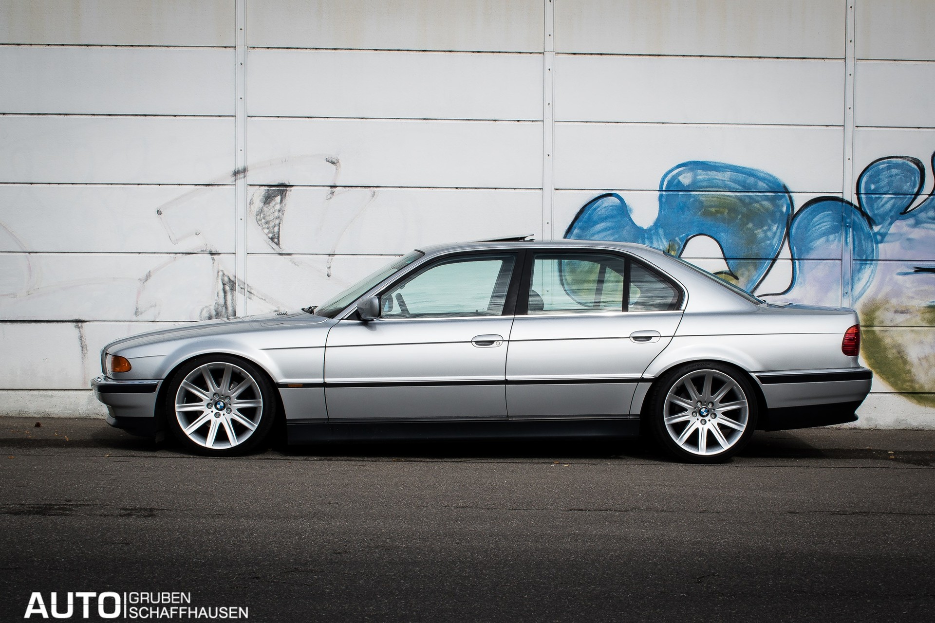 BMW 740i-image-5