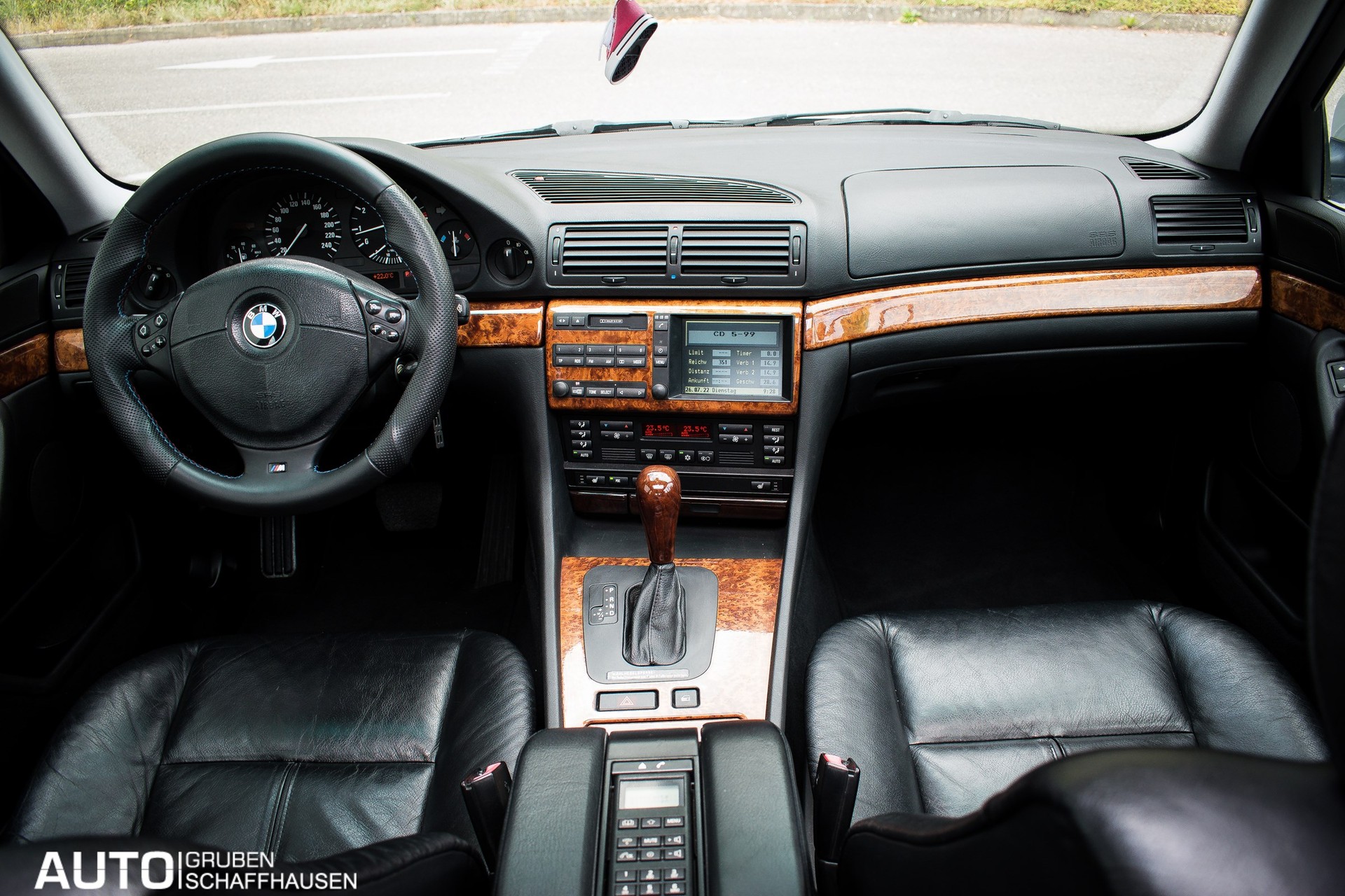 BMW 740i-image-8