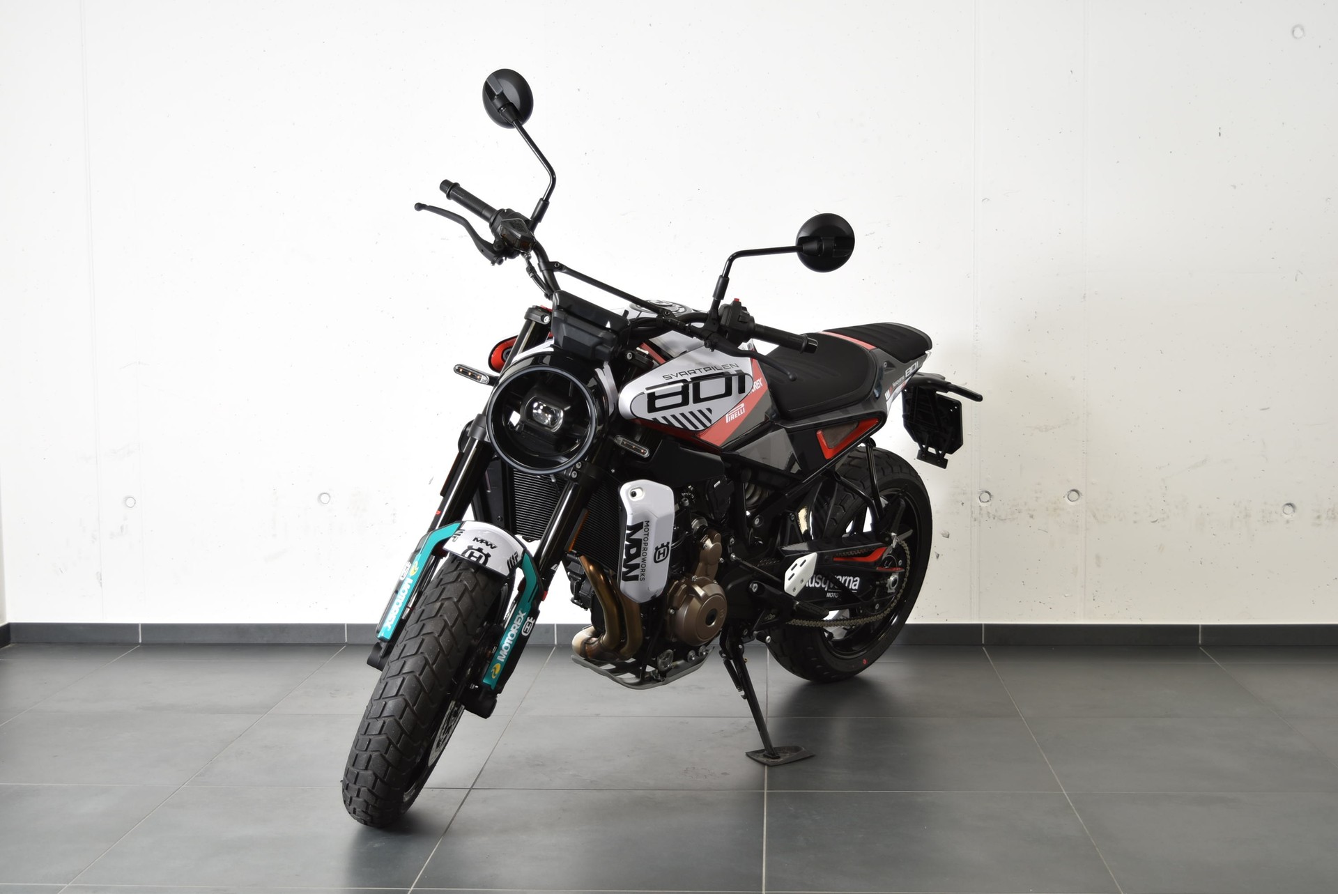 HUSQVARNA SVARTPILEN 801-showroom-element-1