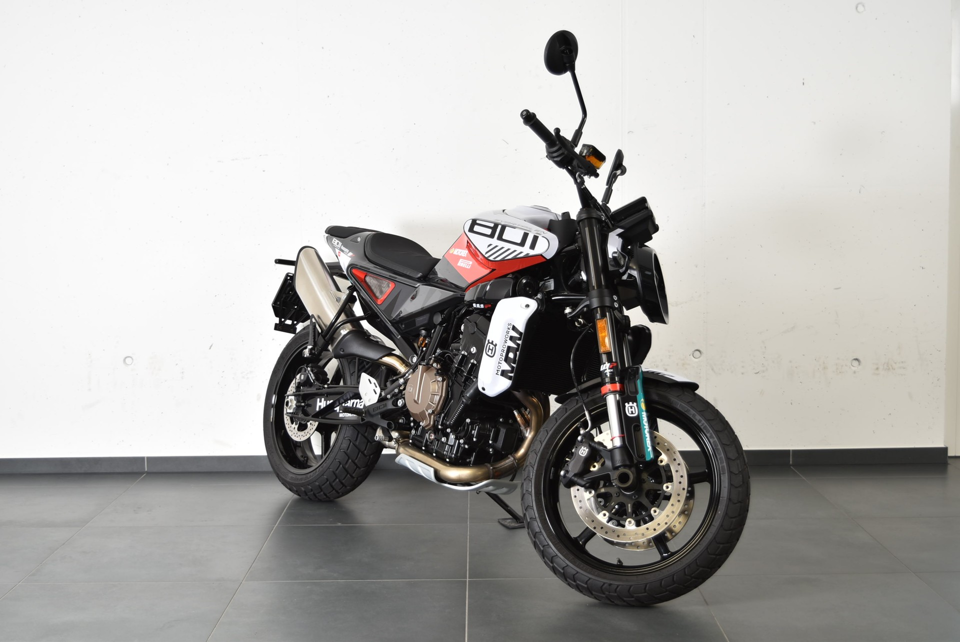 HUSQVARNA SVARTPILEN 801-showroom-element-2