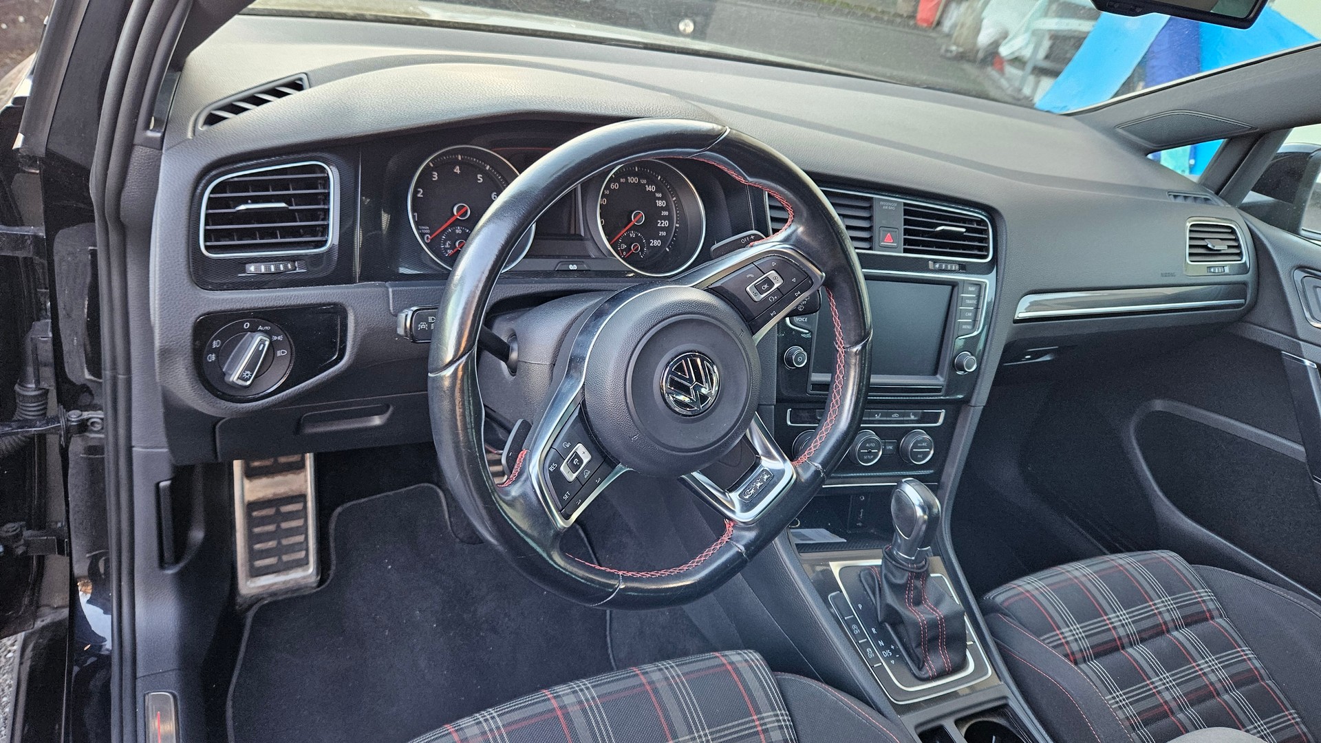 VW Golf 2.0 TSI GTI Performance DSG-image-6