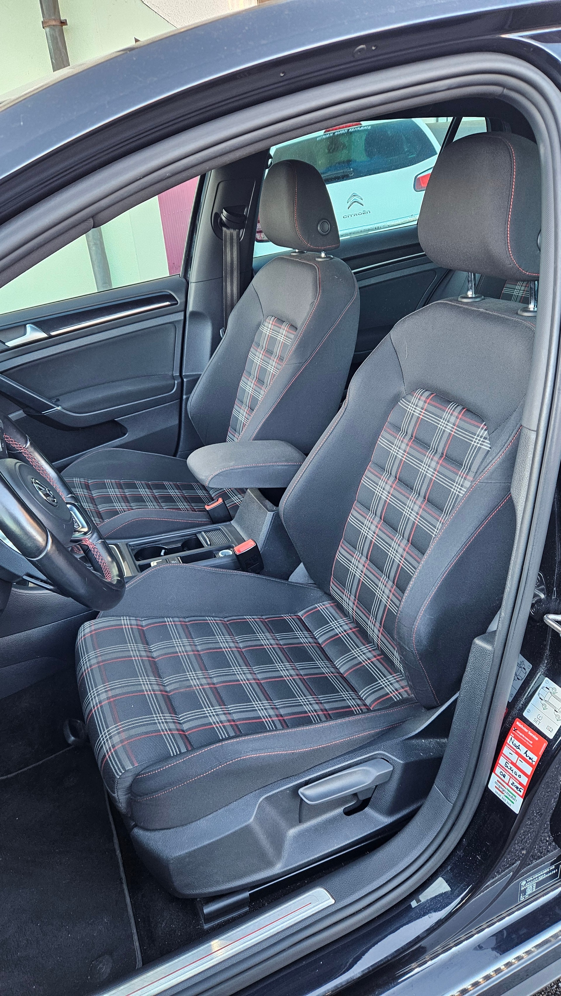 VW Golf 2.0 TSI GTI Performance DSG-image-5
