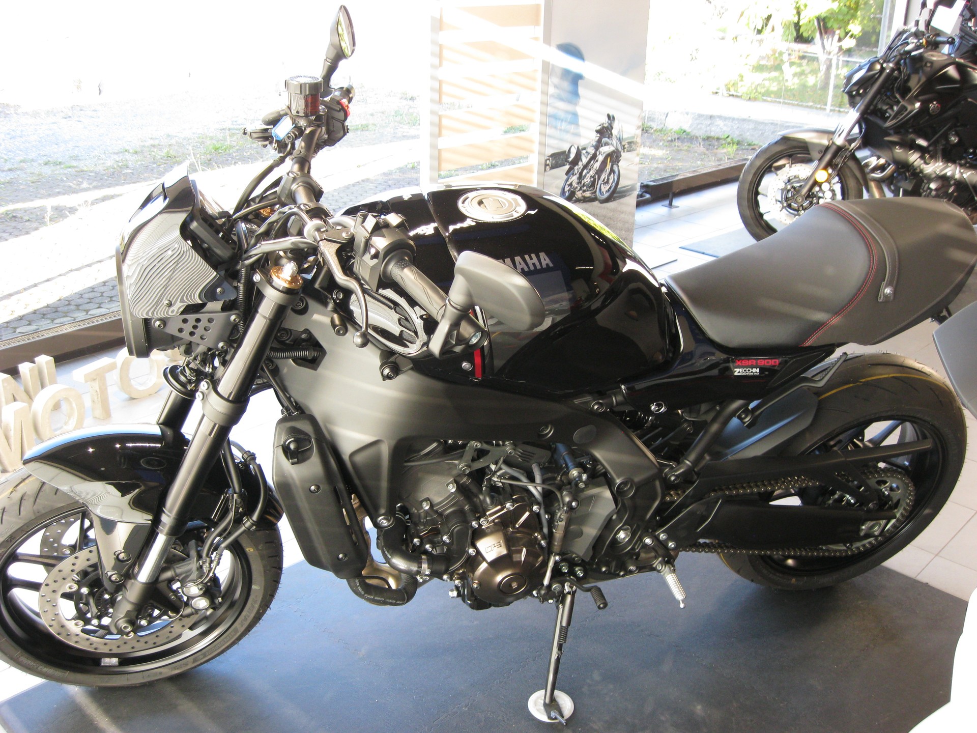 YAMAHA XSR 900-image-1