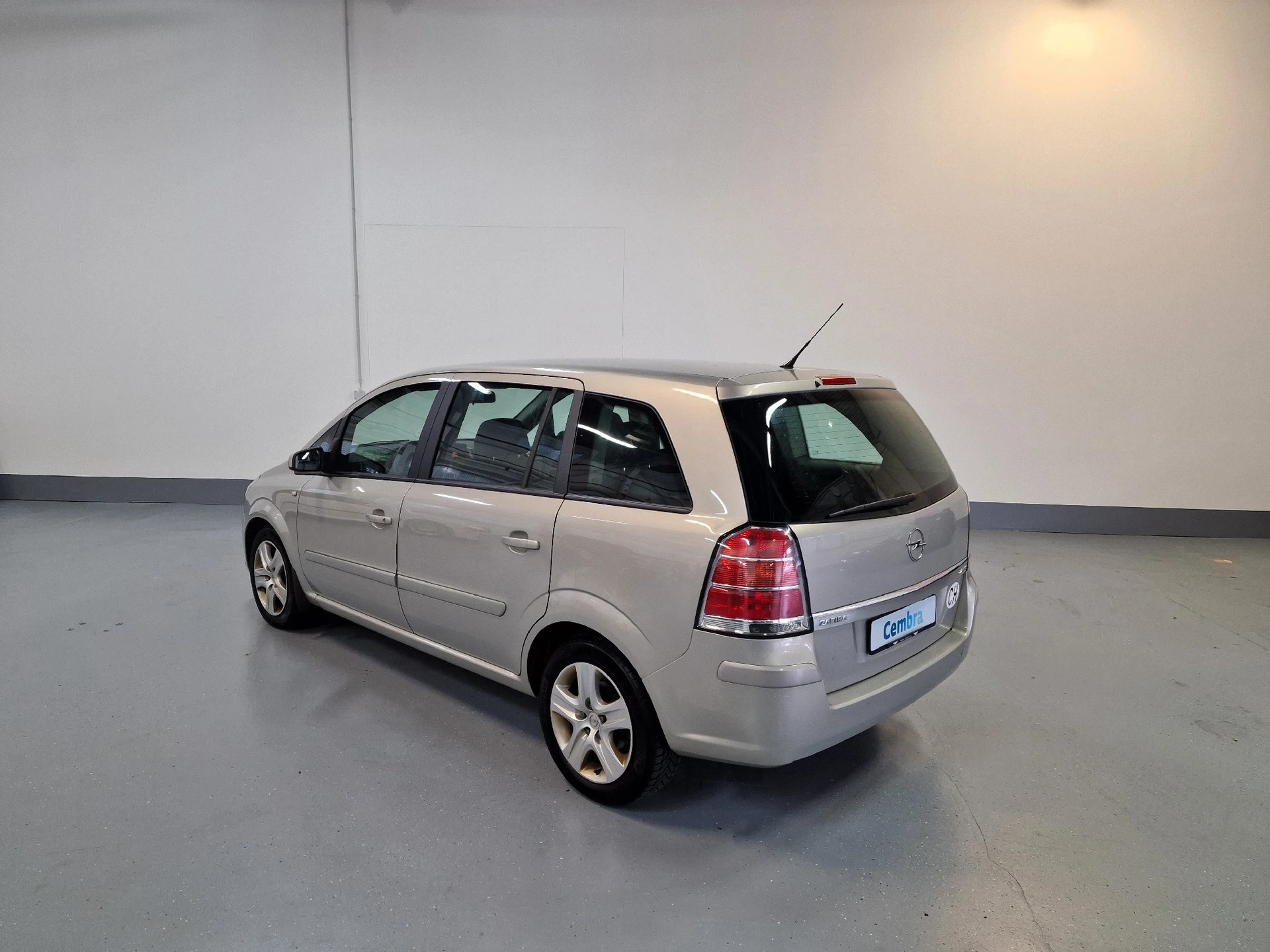 OPEL ZAFIRA B22-image-9