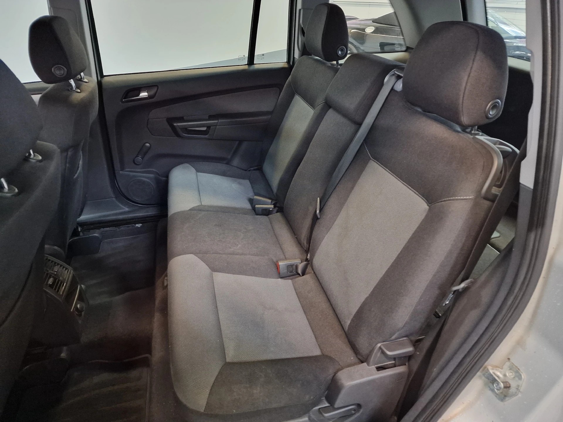 OPEL ZAFIRA B22-image-16