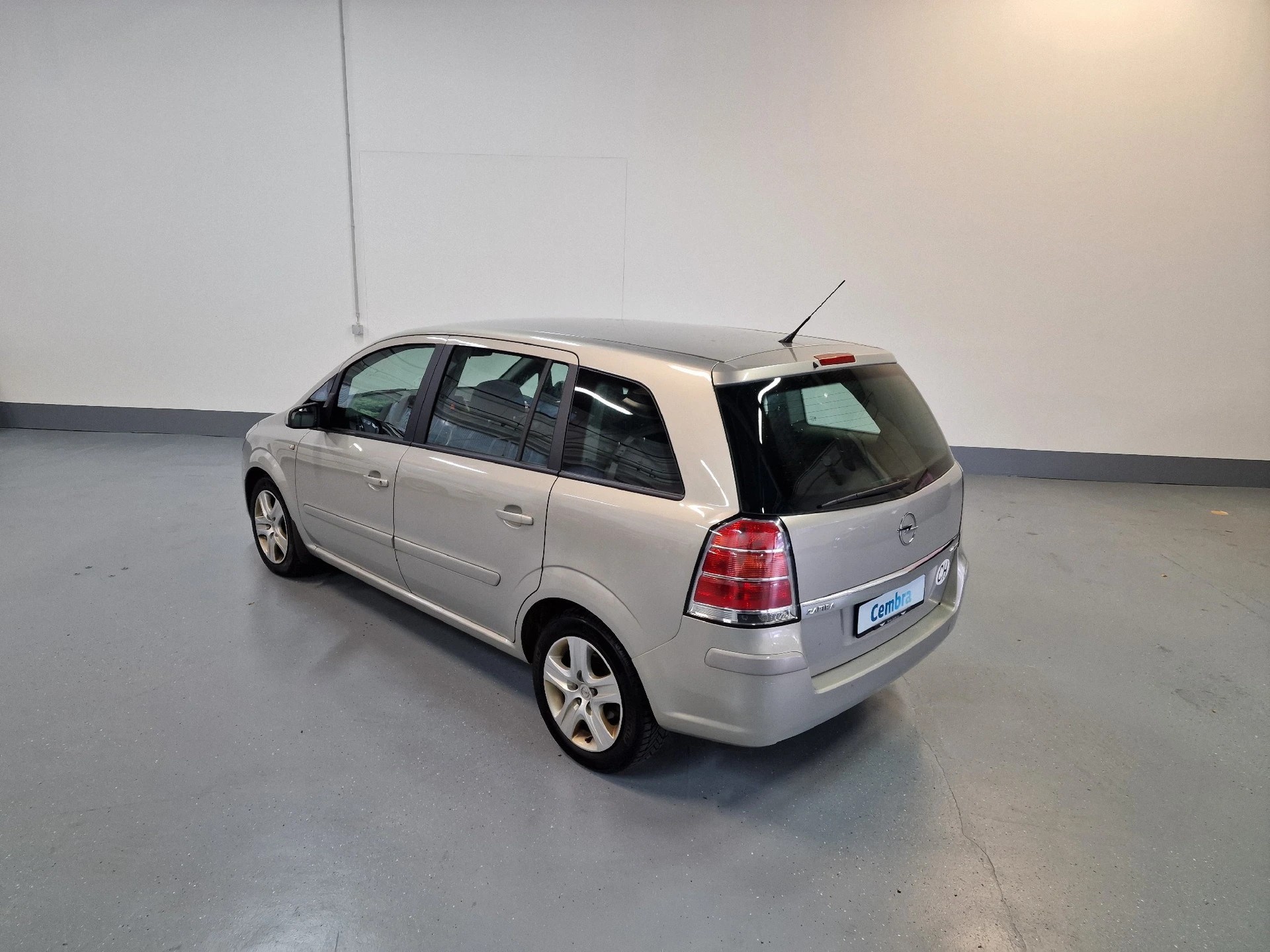 OPEL ZAFIRA B22-image-8