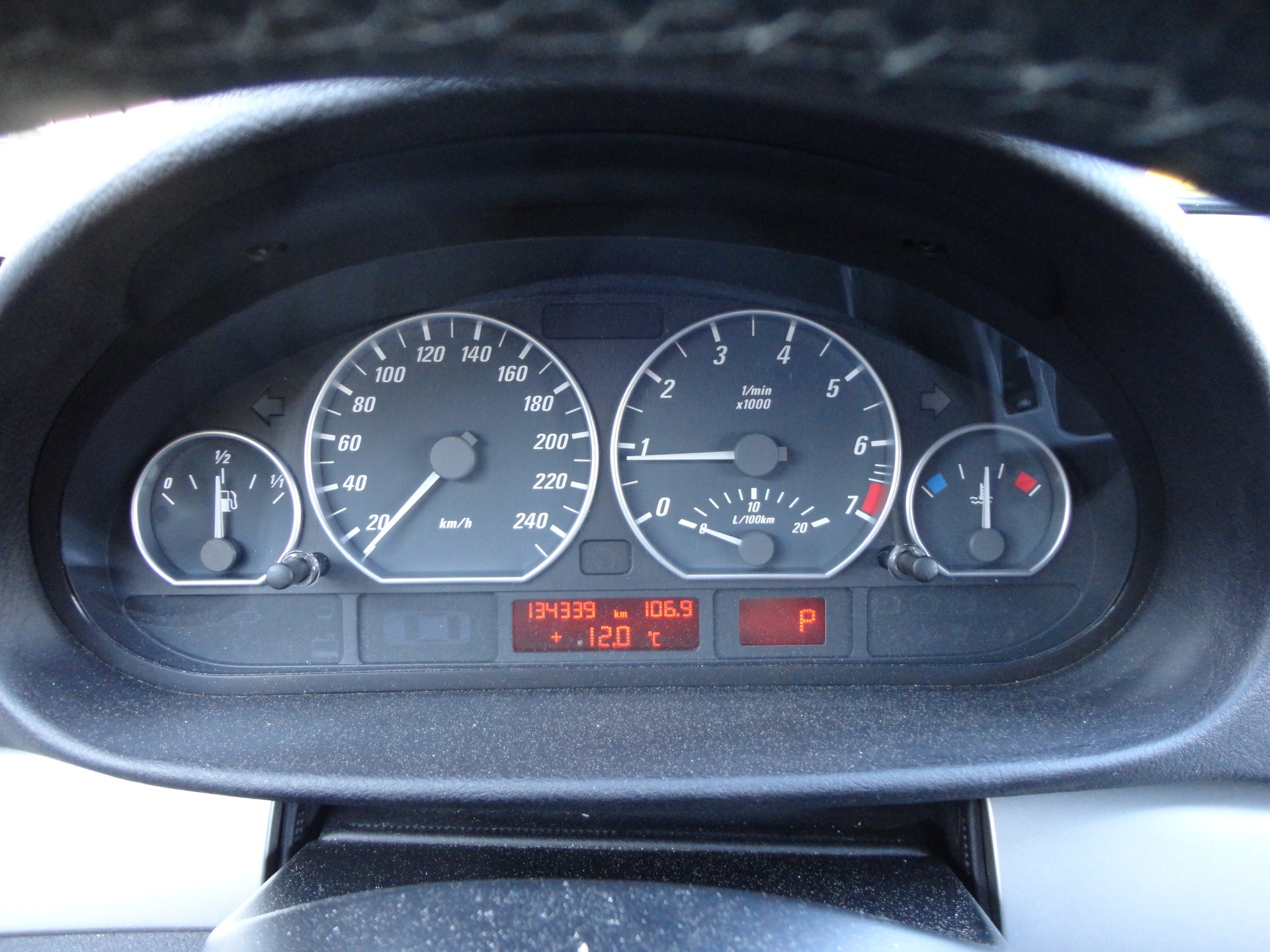 BMW 330Ci Cabriolet-image-9