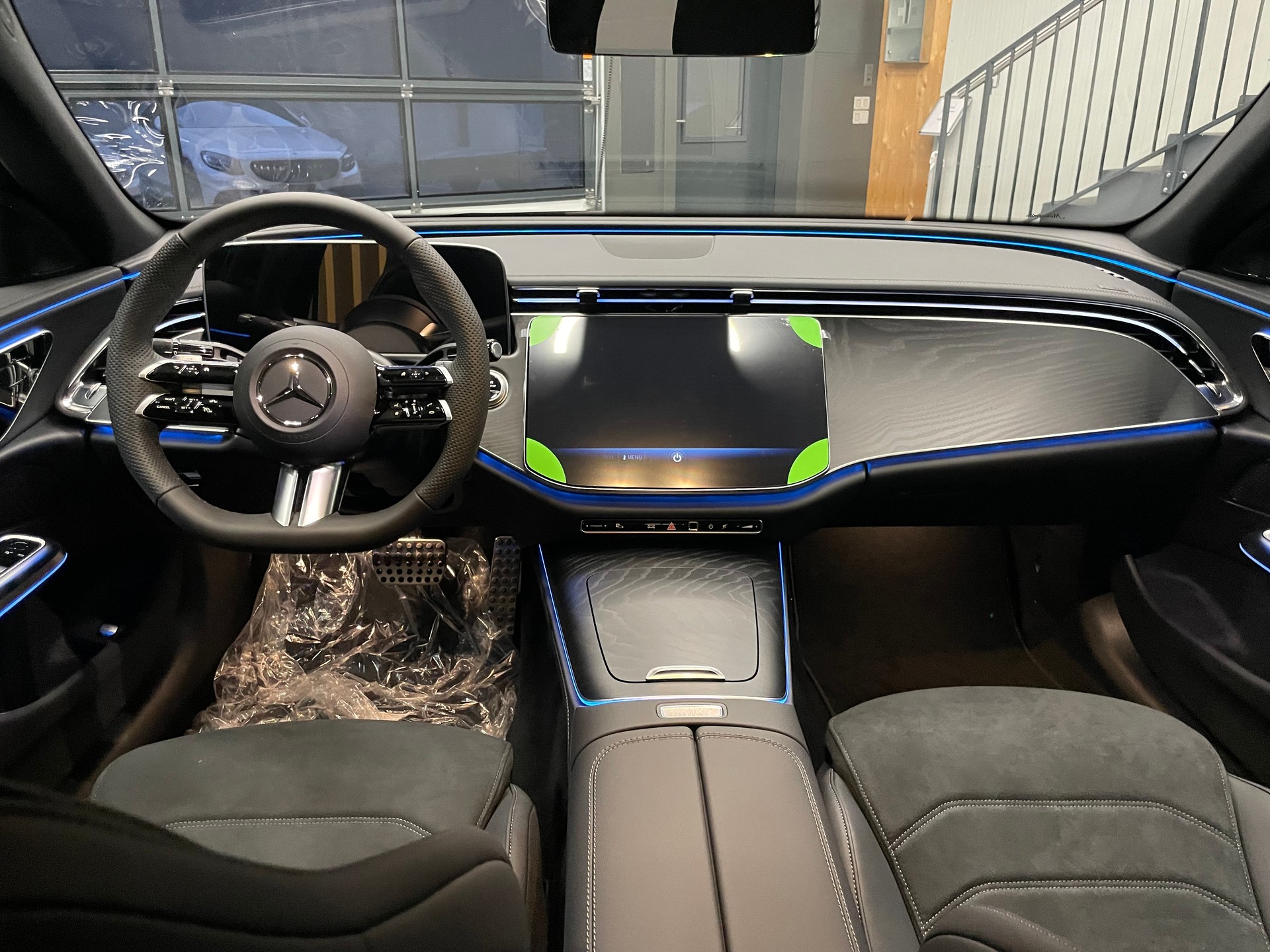 MERCEDES-BENZ E 220 d AMG Line 9G-Tronic-image-11
