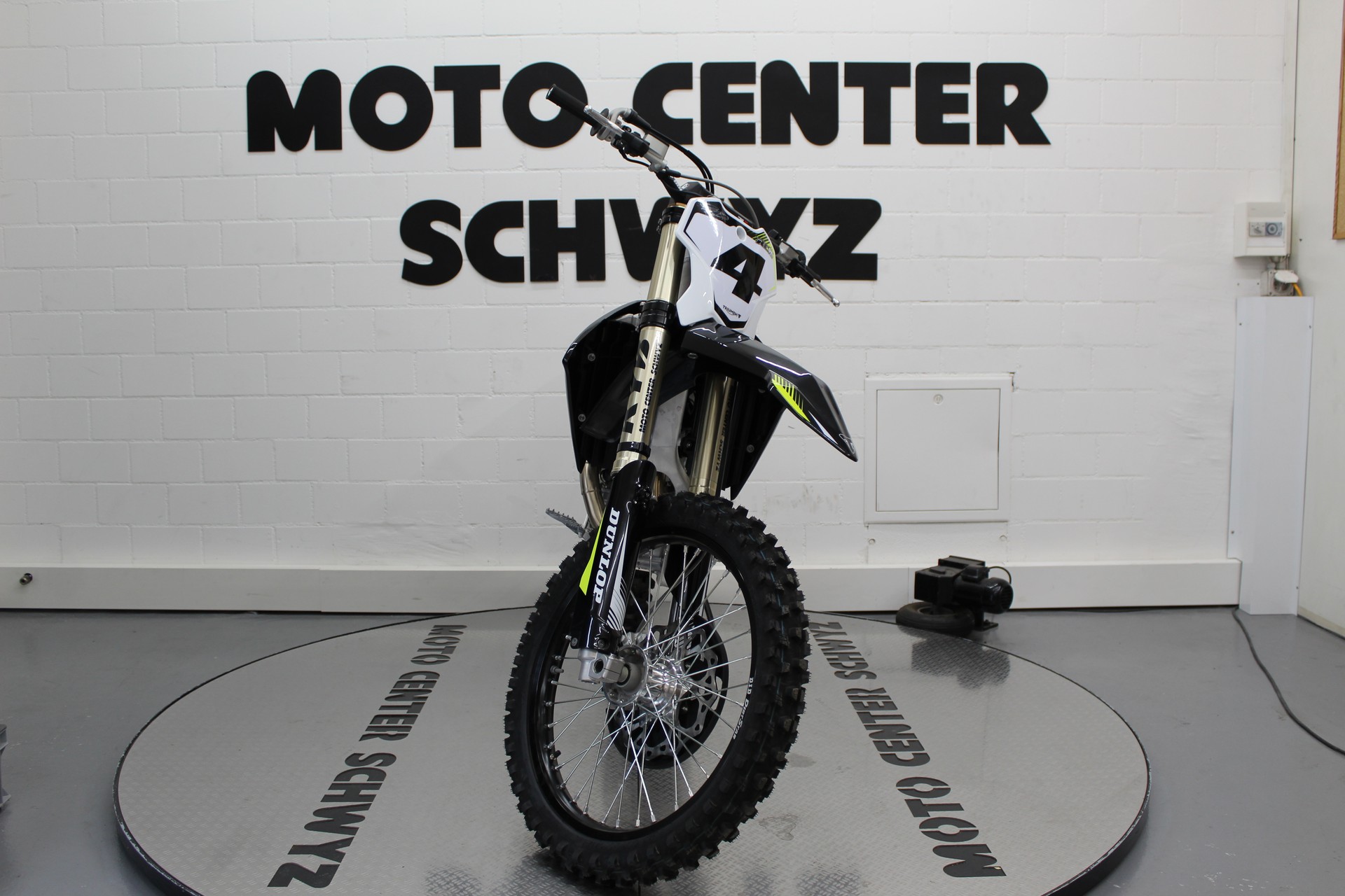 TRIUMPH TF 450 X RC-showroom-element-2