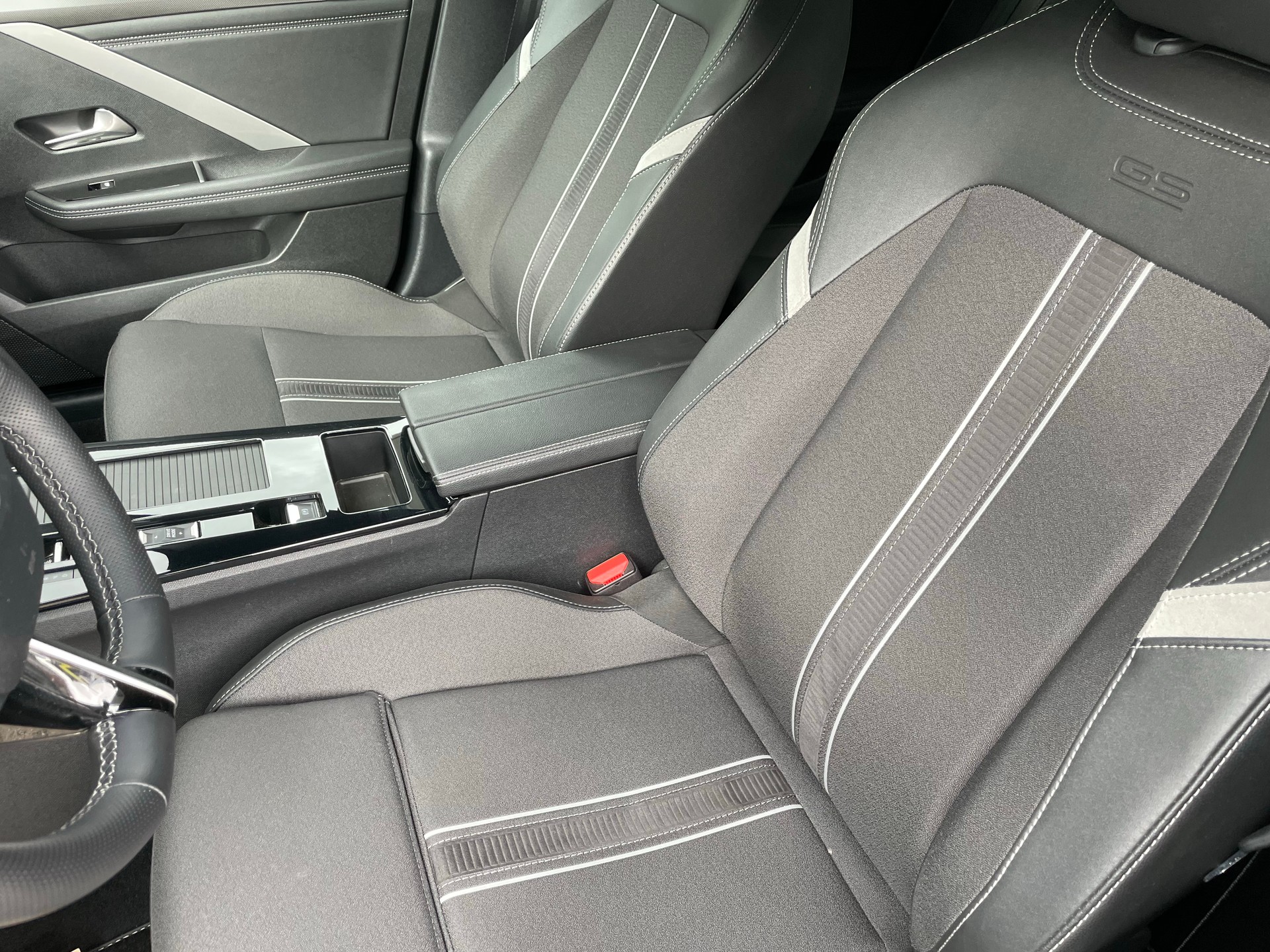 OPEL Astra Sports Tourer 1.6 PHEV Turbo GS A-image-4