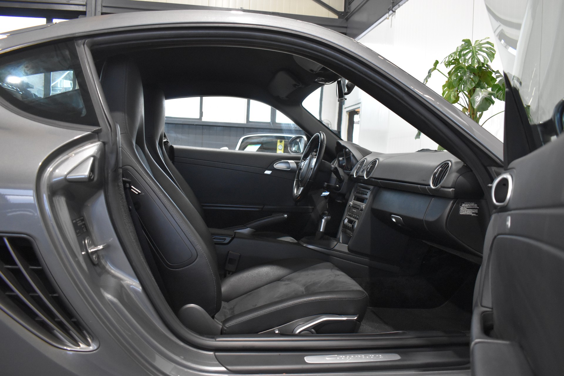 PORSCHE Cayman 2.7-image-12