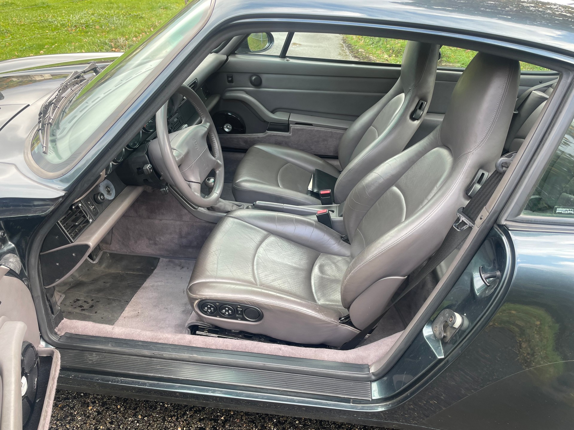 PORSCHE 911 Carrera-image-9