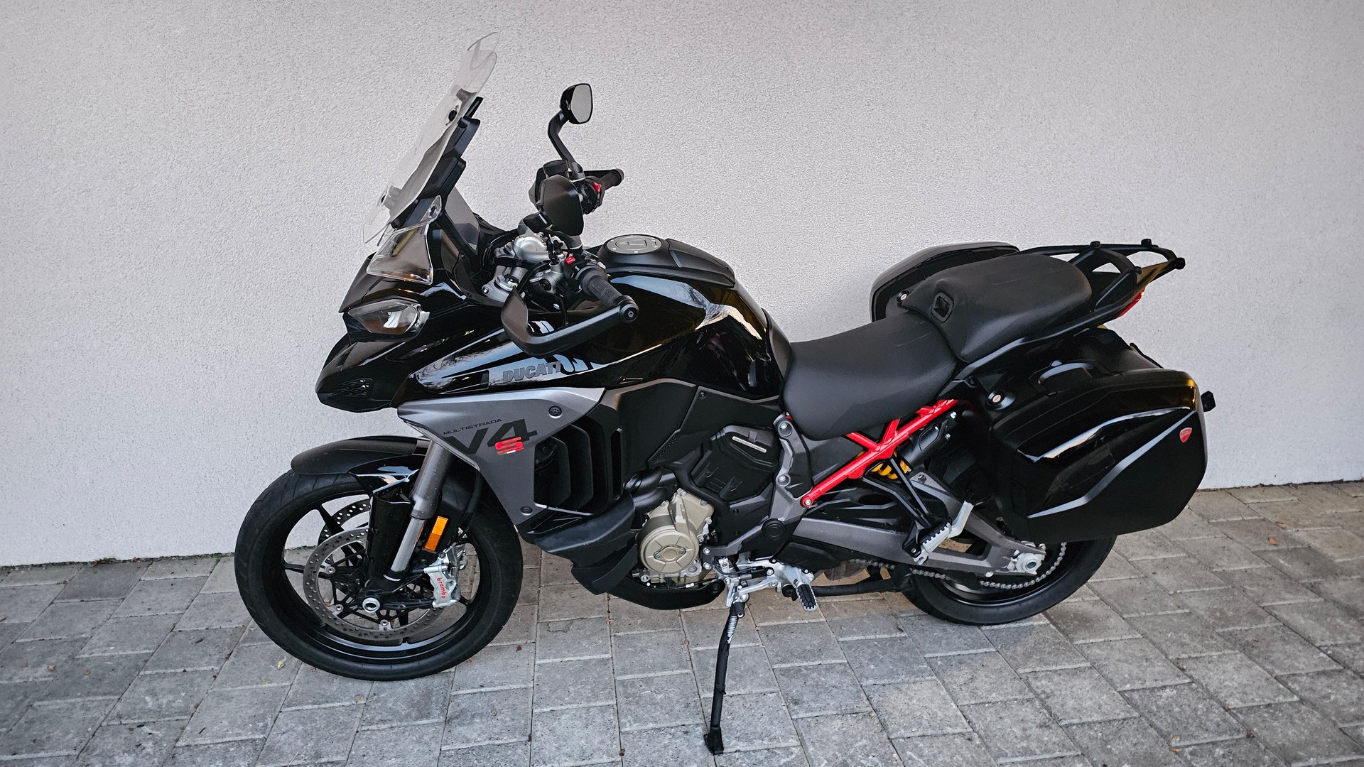 DUCATI Multistrada V4 S Travel + Radar-showroom-element-1