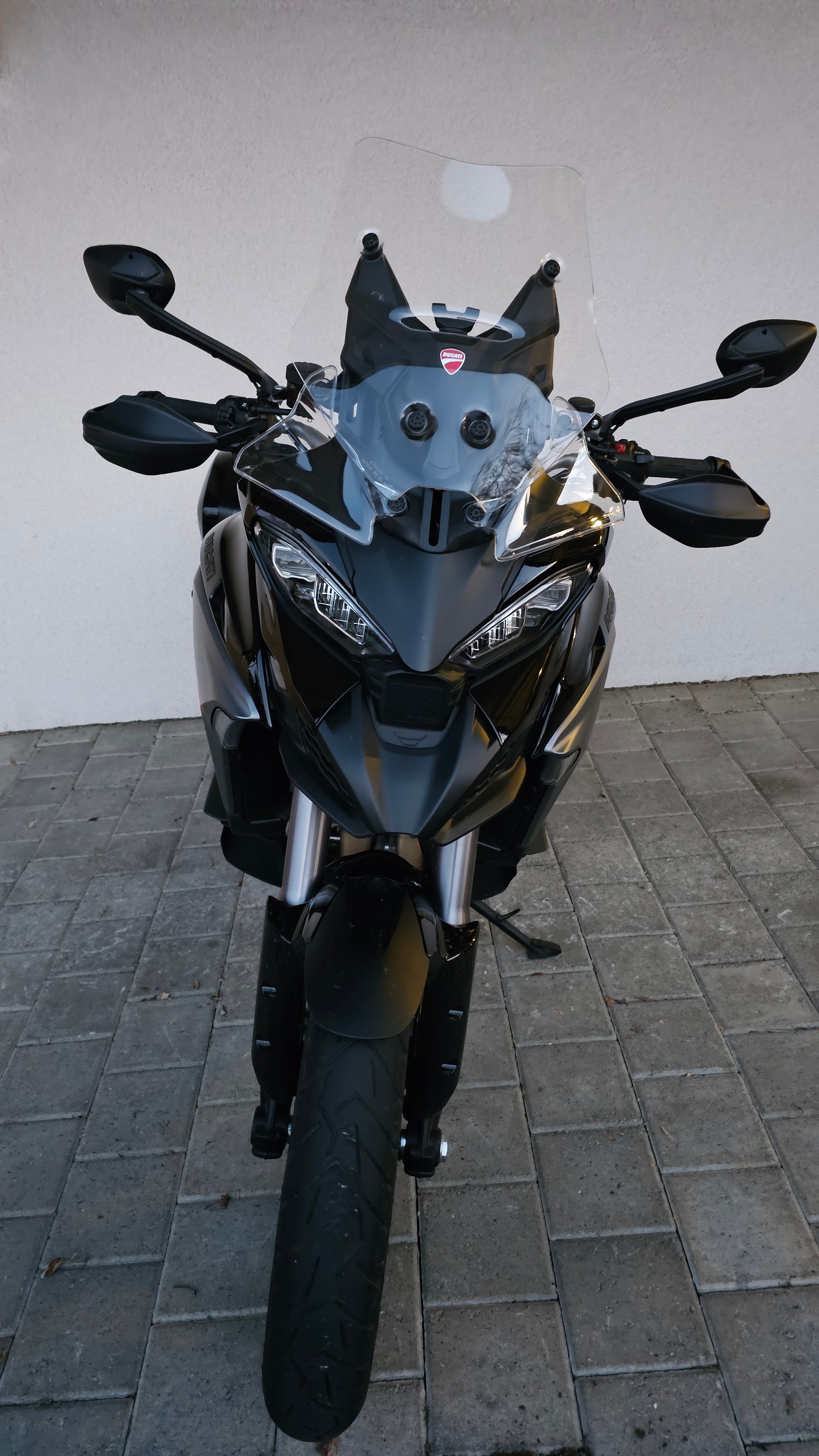 DUCATI Multistrada V4 S Travel + Radar-showroom-element-3