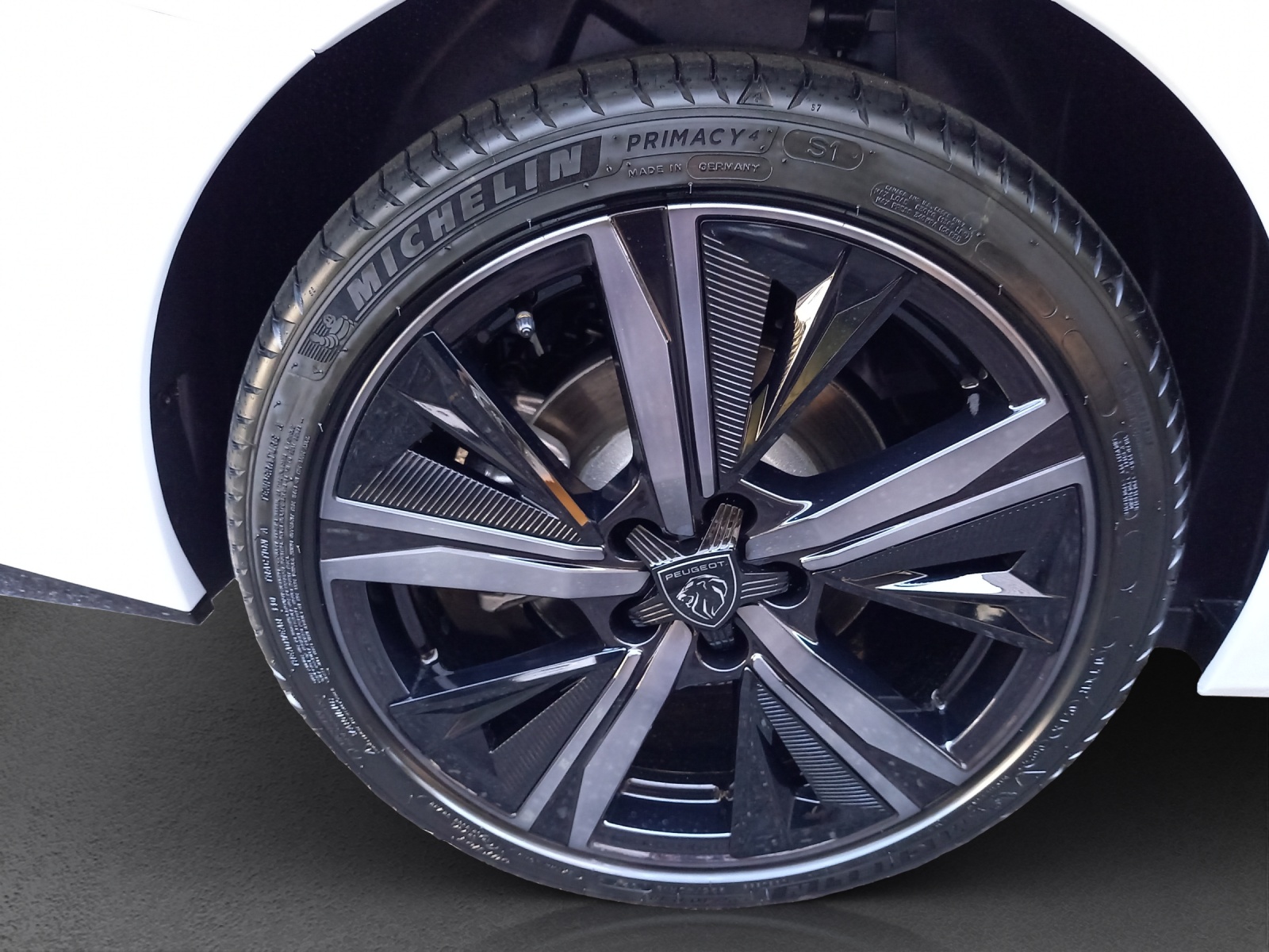 PEUGEOT 308 SW 1.6 PHEV 180 GT-image-15