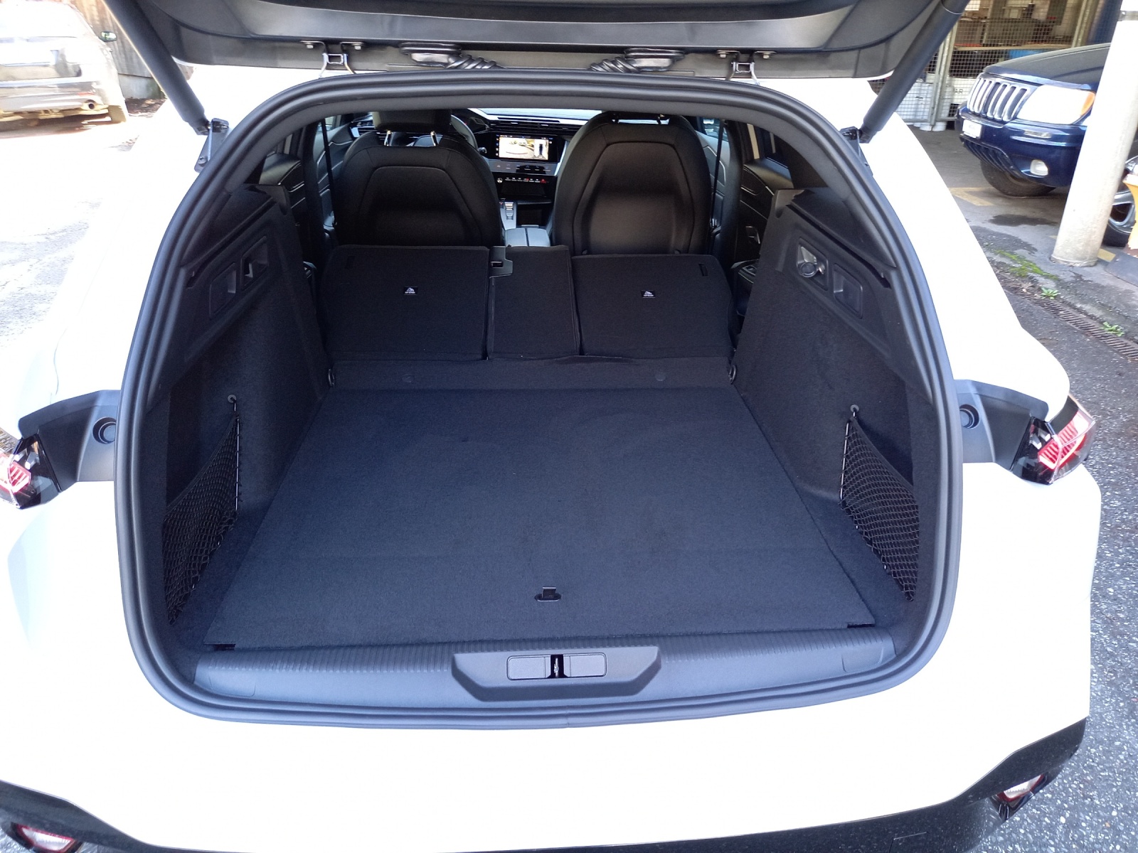 PEUGEOT 308 SW 1.6 PHEV 180 GT-image-13