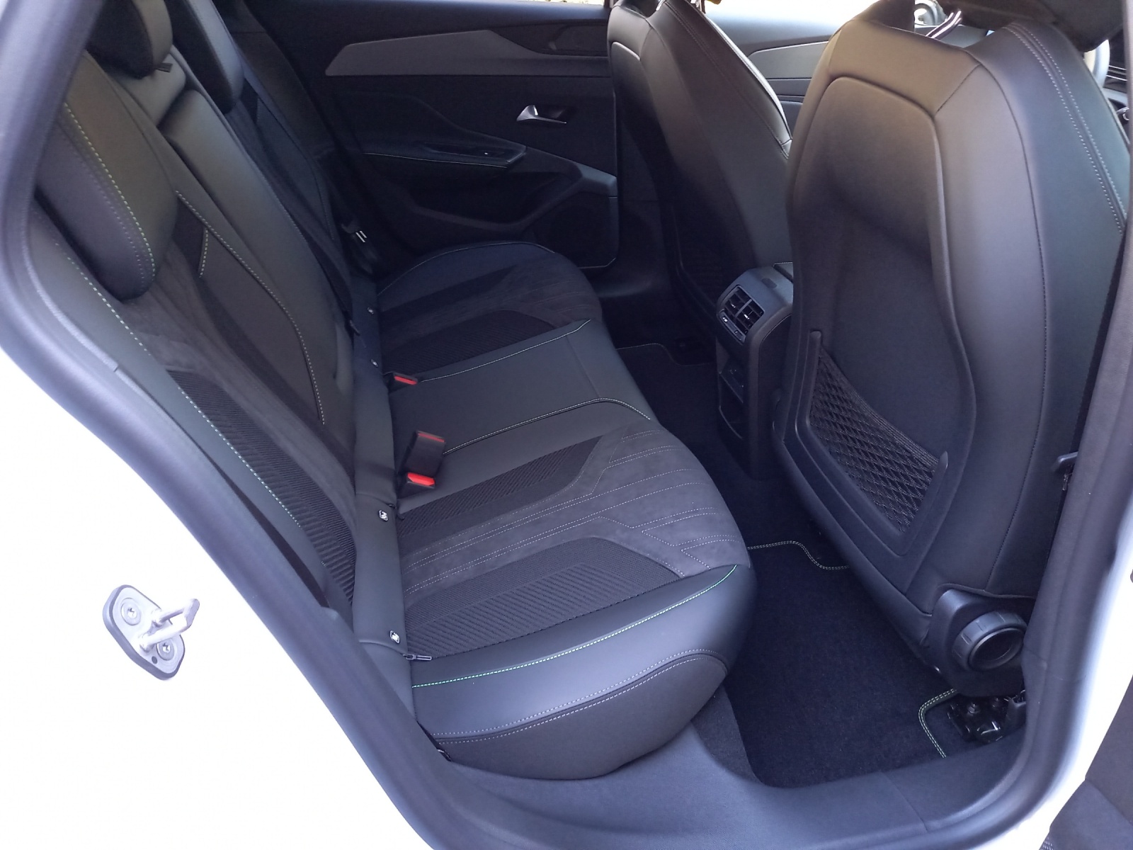 PEUGEOT 308 SW 1.6 PHEV 180 GT-image-8