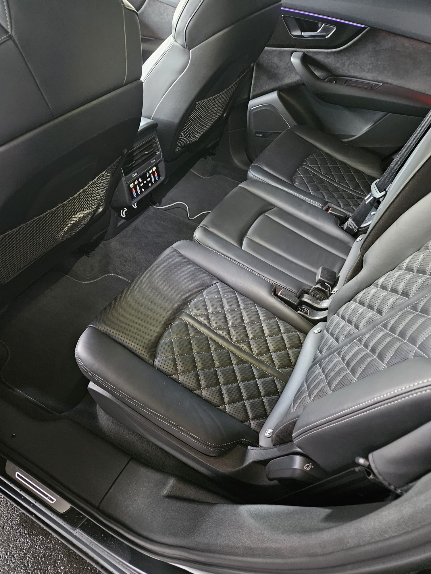 AUDI SQ7 4.0 TDI quattro tiptronic-image-11