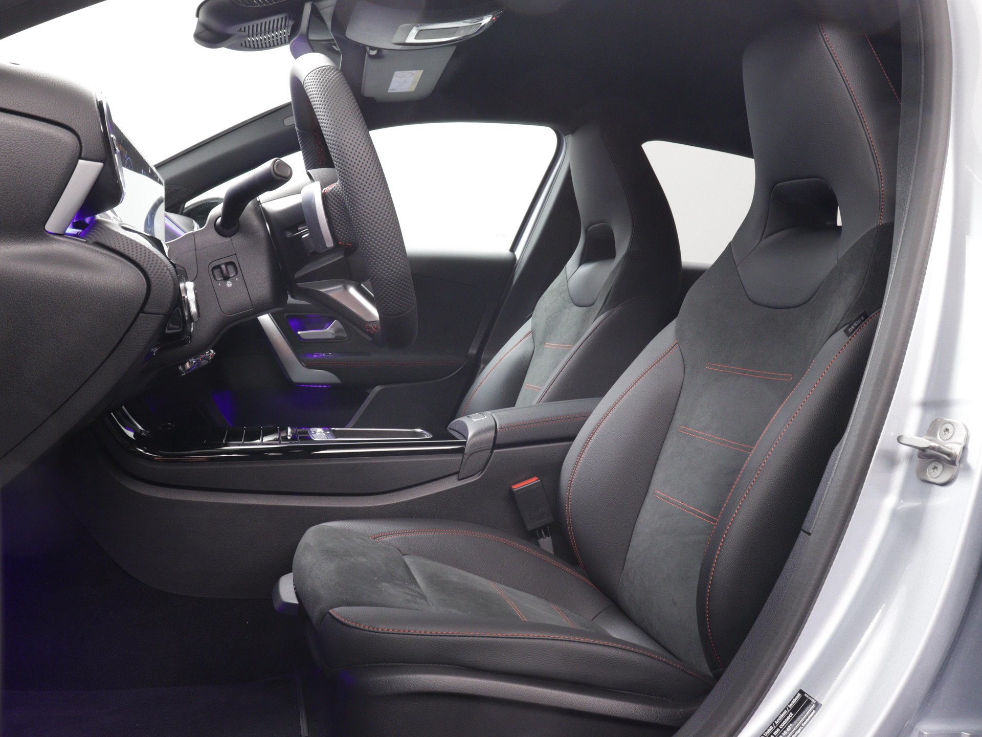 MERCEDES-BENZ A 200 Night Star AMG Line-image-5