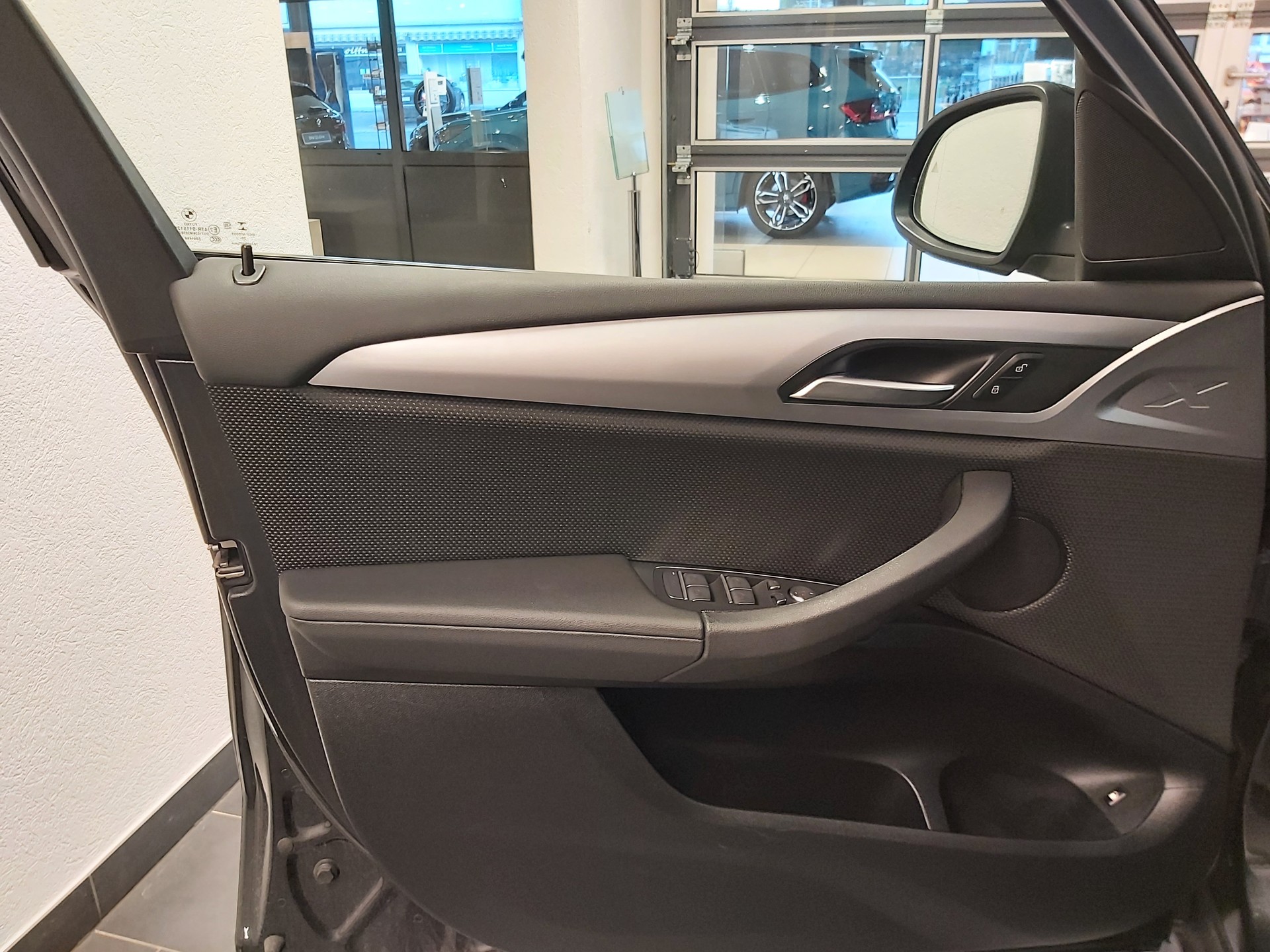 BMW X3 30e xDrive-image-16