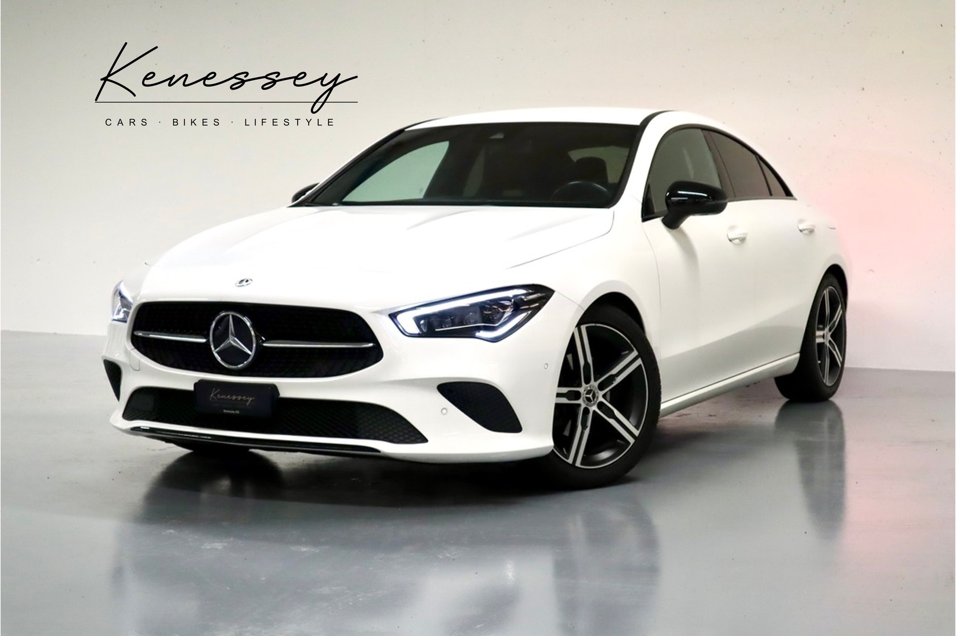 MERCEDES-BENZ CLA 180 PROGRESSIVE AUTOMAT | CH-FZG | GRATIS SERVICE | FRISCH AB MFK | SPORT PAKET BLACK | RÜCKFAHRKAMERA-image-0